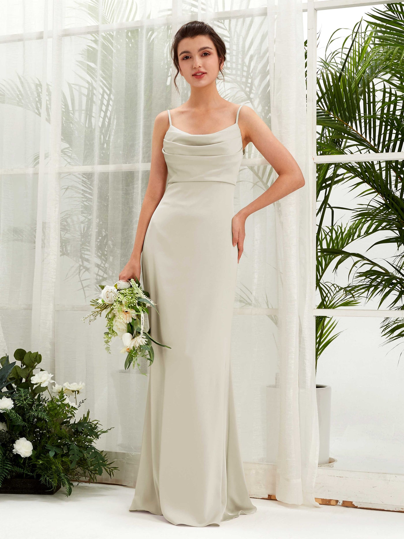 Carlyna Corte imperial Escote drapeado Hasta el suelo Satin Fruncido Vestidos de dama de honor Champán #color_champ-n