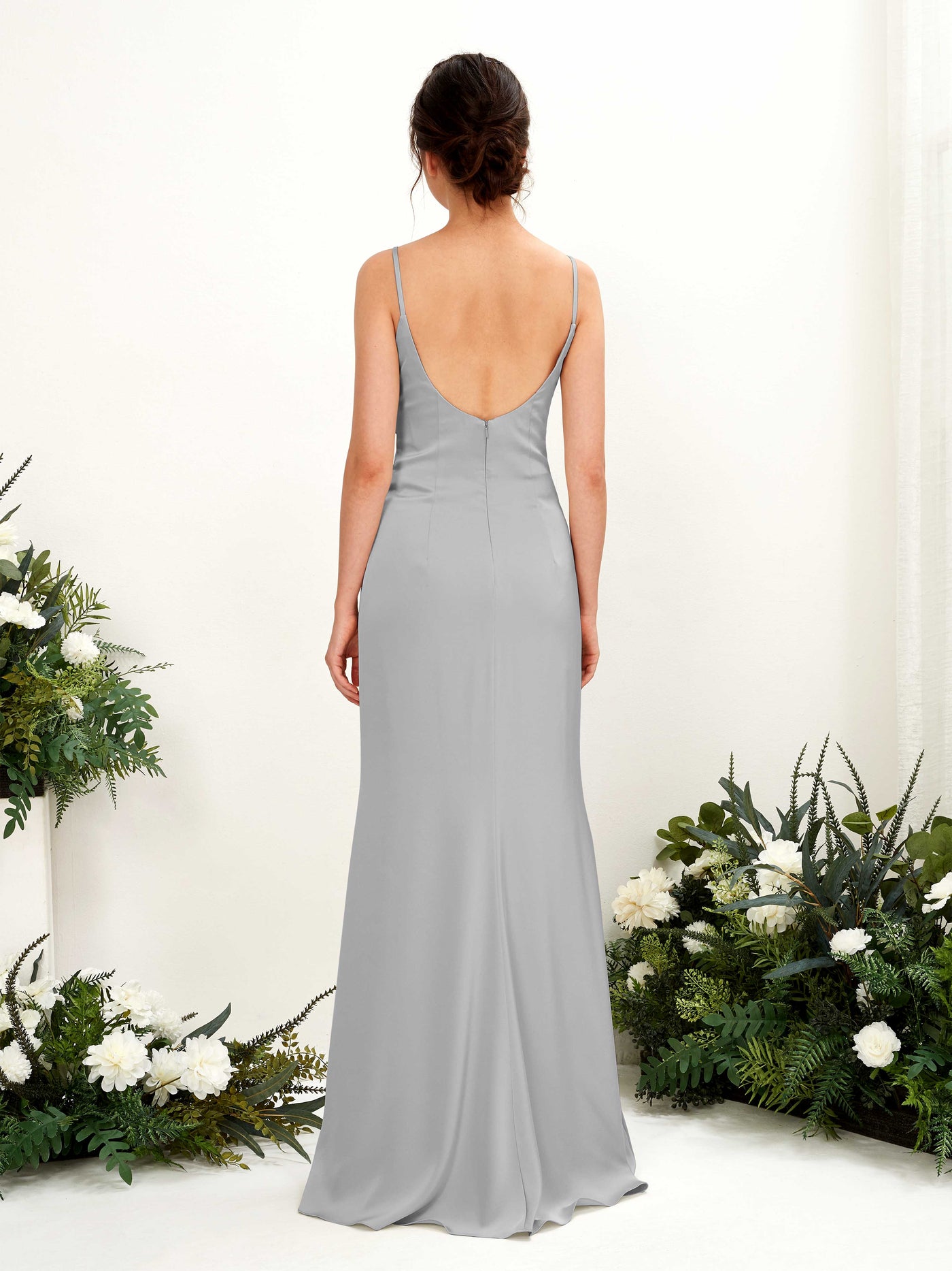 Carlyna Corte imperial Escote drapeado Hasta el suelo Satin Fruncido Vestidos de dama de honor Gris Paloma #color_gris-paloma