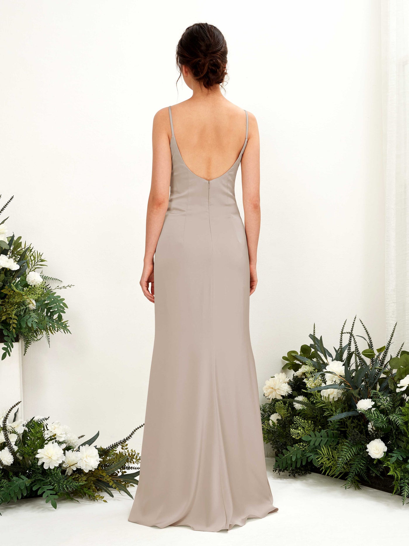 Carlyna Corte imperial Escote drapeado Hasta el suelo Satin Fruncido Vestidos de dama de honor Taupe #color_taupe