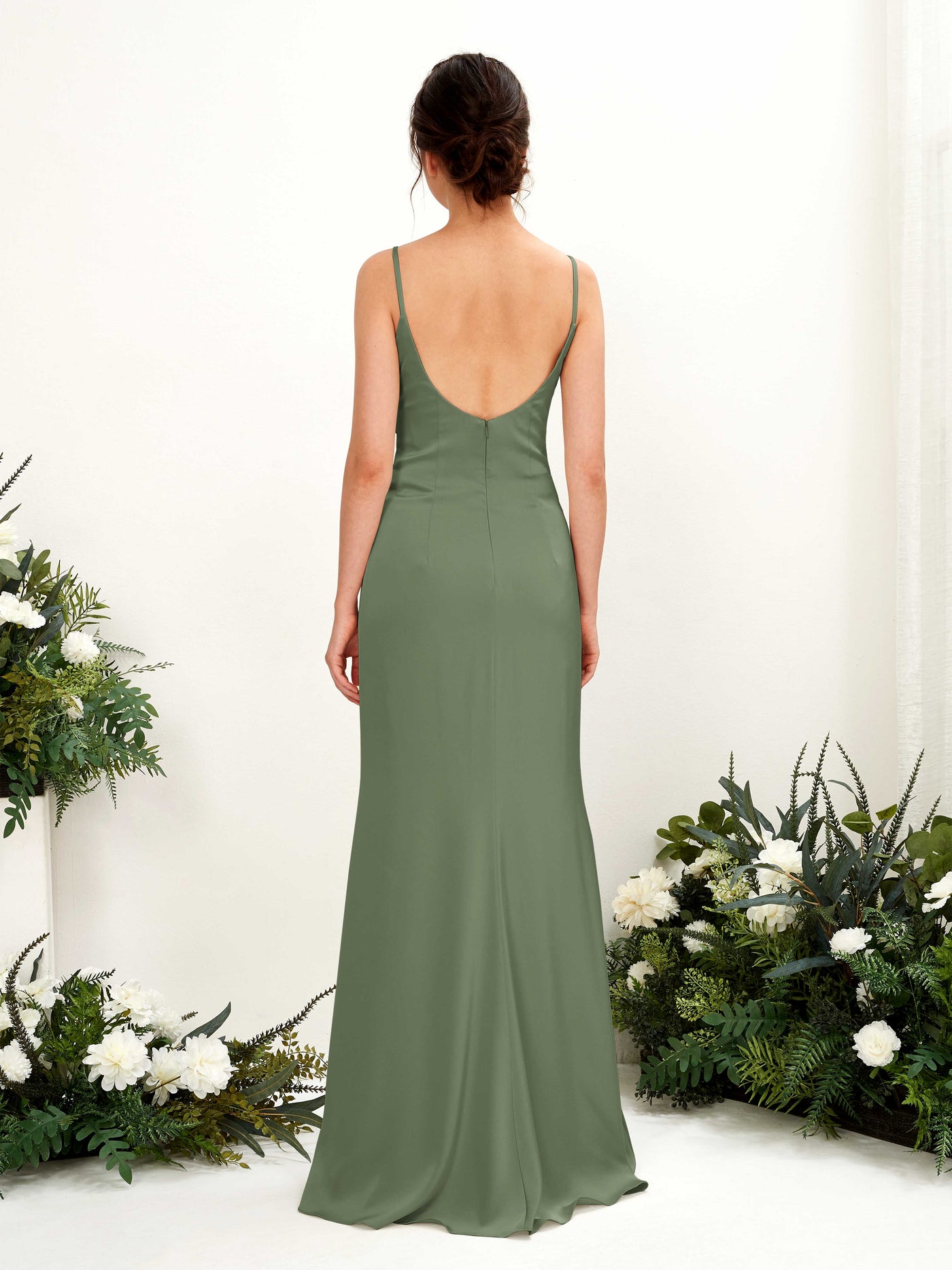 Carlyna Corte imperial Escote drapeado Hasta el suelo Satin Fruncido Vestidos de dama de honor Verde Oliva #color_verde-oliva