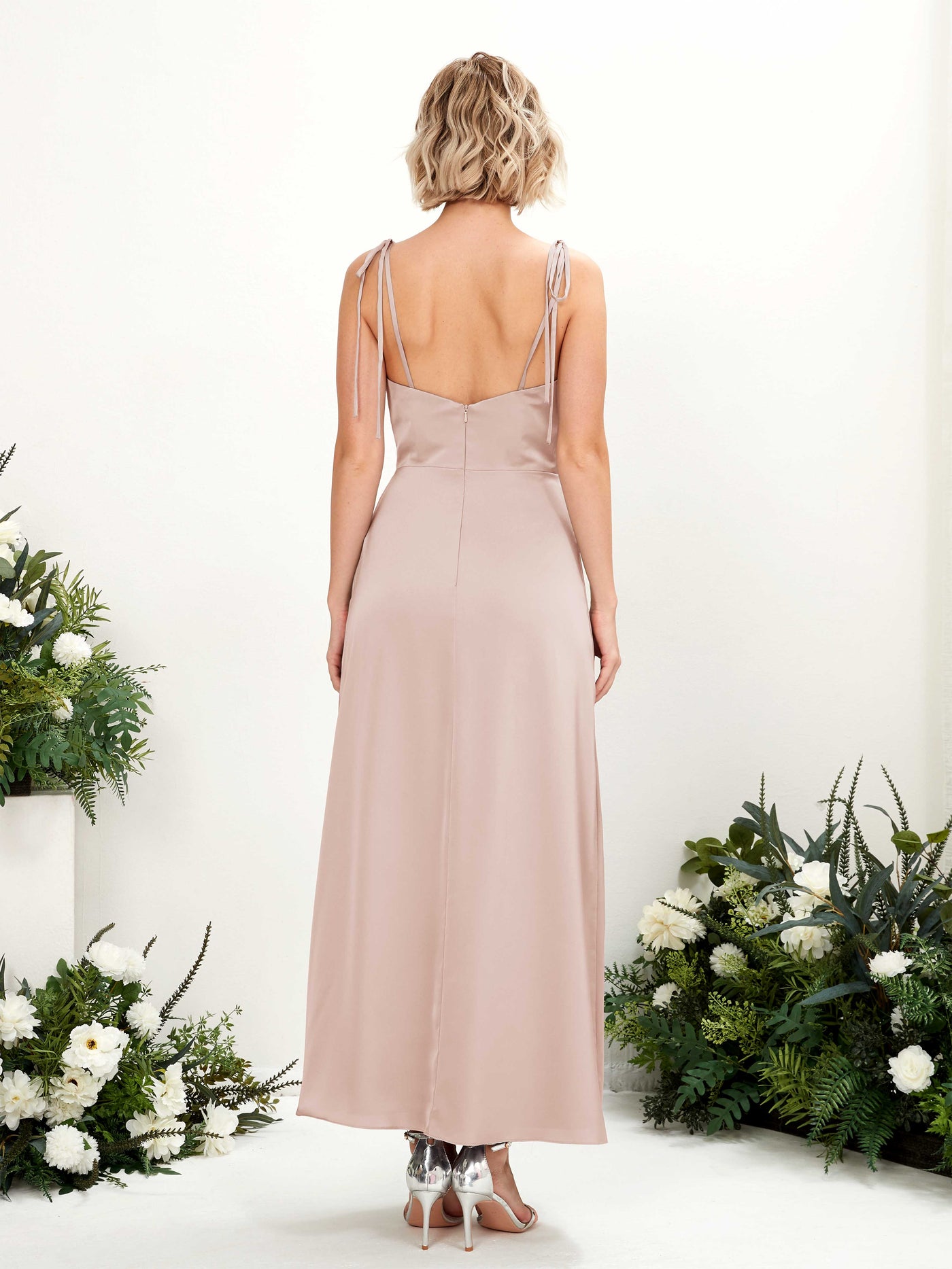Carlyna Corte imperial Escote drapeado Hasta la tibia Satén Vestido de dama de honor con hendidura Rosa Perla #color_rosa-perla