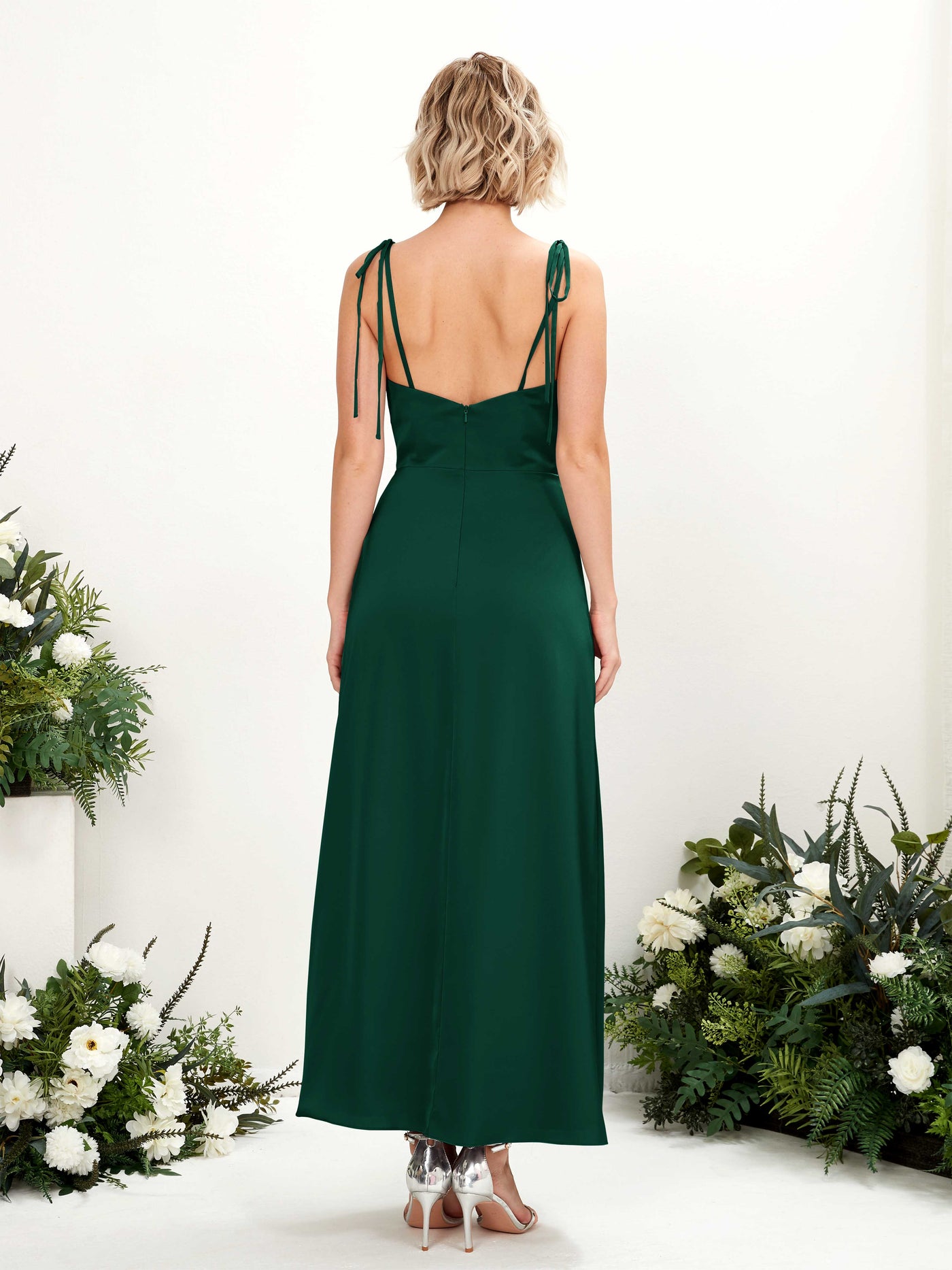 Carlyna Corte imperial Escote drapeado Hasta la tibia Satén Vestido de dama de honor con hendidura Verde Militer #color_verde-militer