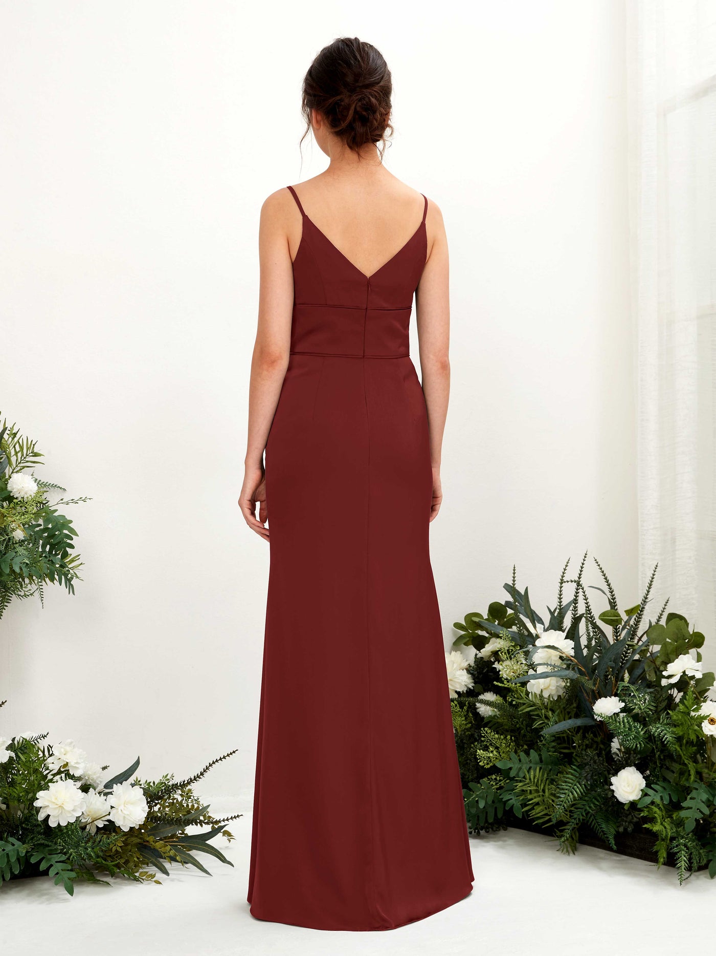 Carlyna Corte Imperial Escote en V Hasta el Suelo Satén Vestido de Dama de Honor Borgoña #color_borgo-a