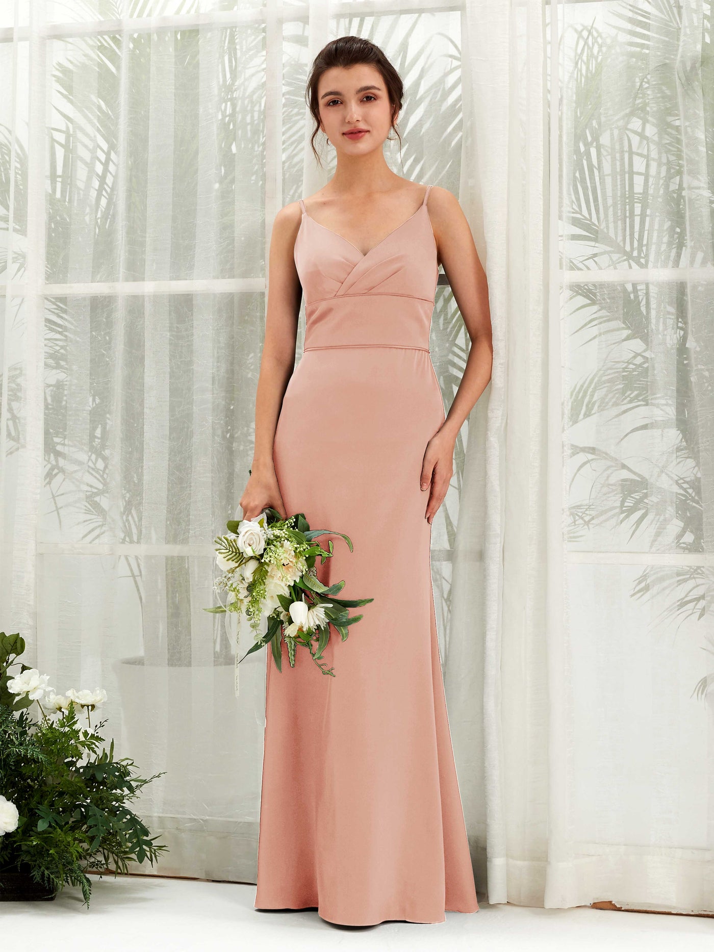 Carlyna Corte Imperial Escote en V Hasta el Suelo Satén Vestido de Dama de Honor Cantalupo #color_cantalupo