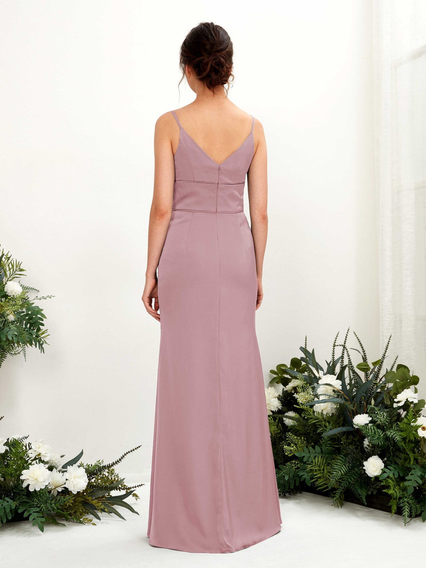 Carlyna Corte Imperial Escote en V Hasta el Suelo Satén Vestido de Dama de Honor Cuarzo Rosa #color_cuarzo-rosa