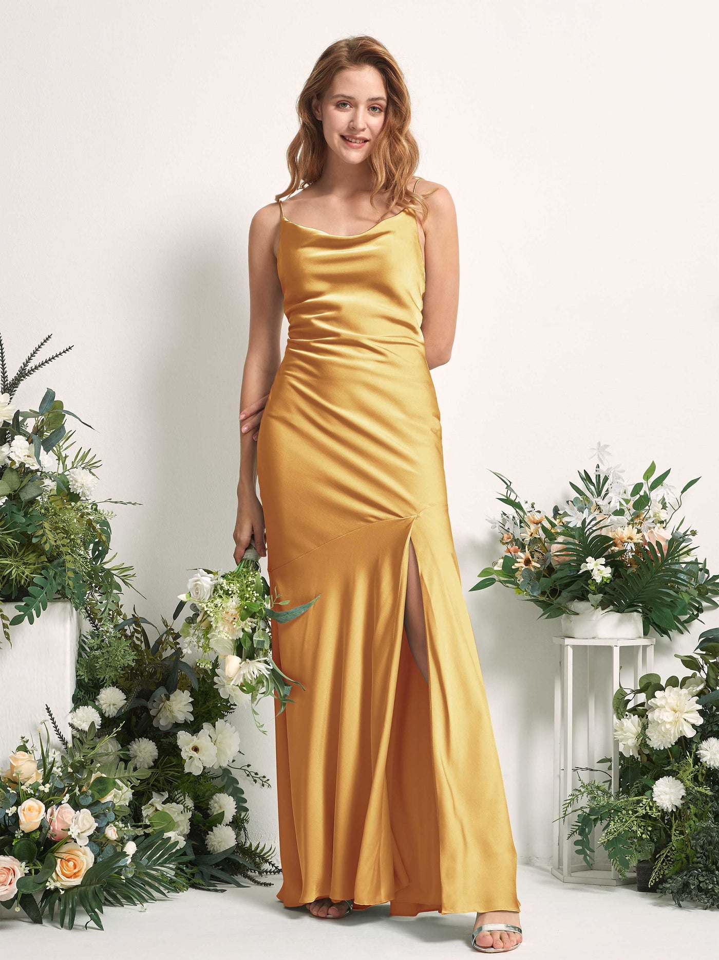 Carlyna Corte trompeta/sirena escote drapeado hasta el suelo hendidura de pierna satén vestidos de dama de honor Amarillo Canario #color_amarillo-canario