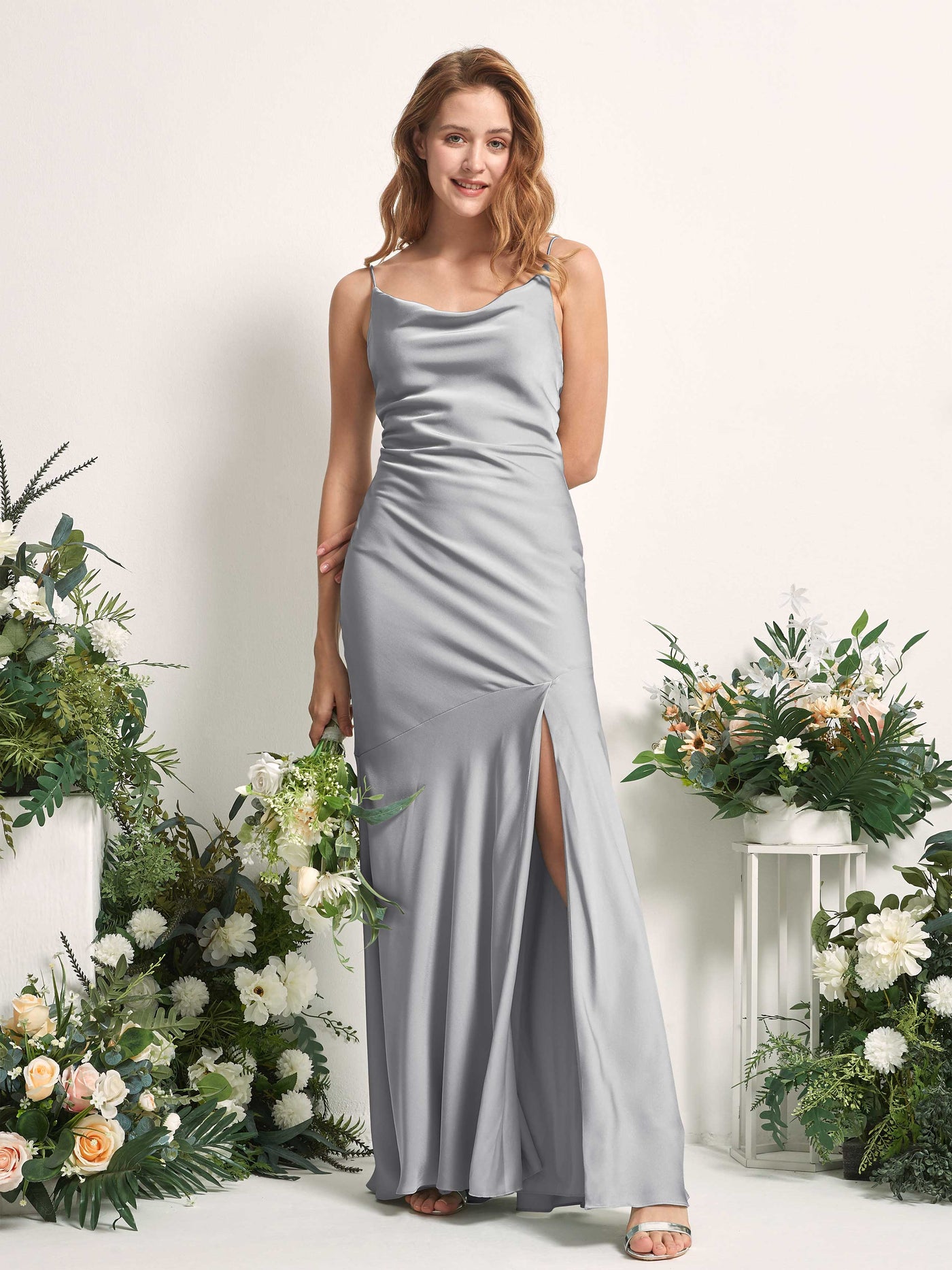 Carlyna Corte trompeta/sirena escote drapeado hasta el suelo hendidura de pierna satén vestidos de dama de honor Gris Paloma #color_gris-paloma