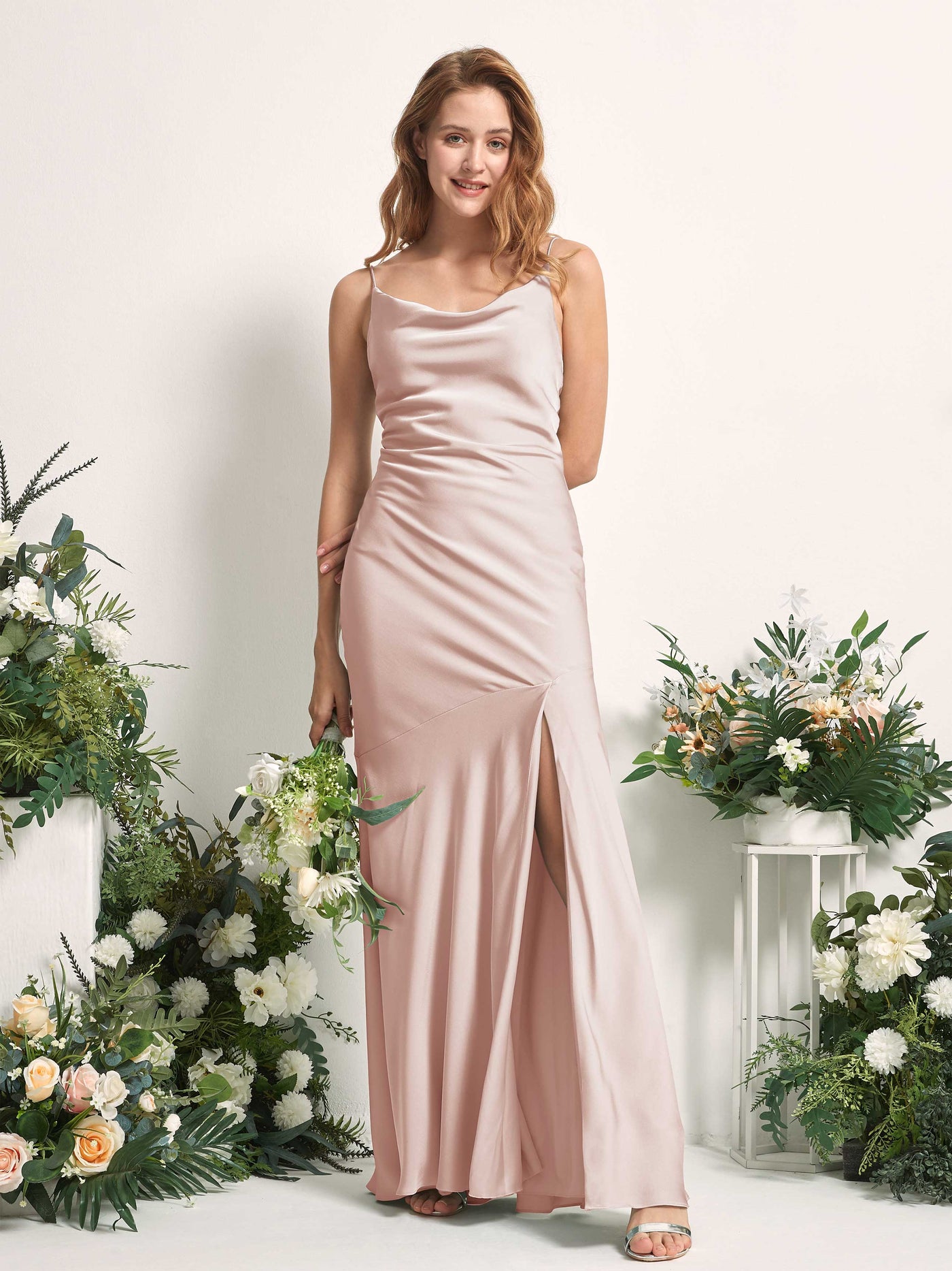 Carlyna Corte trompeta/sirena escote drapeado hasta el suelo hendidura de pierna satén vestidos de dama de honor Rosa Perla #color_rosa-perla