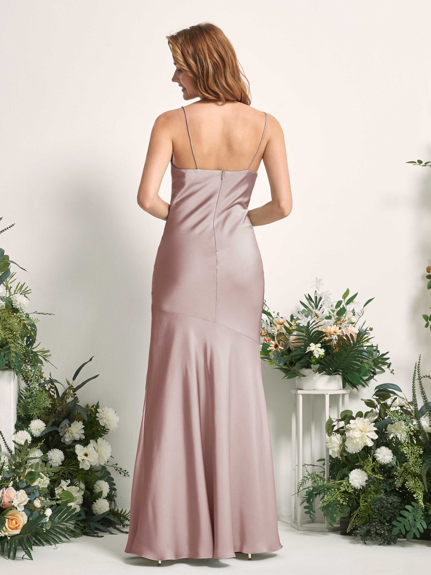 Carlyna Corte trompeta/sirena escote drapeado hasta el suelo hendidura de pierna satén vestidos de dama de honor Rosa Polvorienta #color_rosa-polvorienta