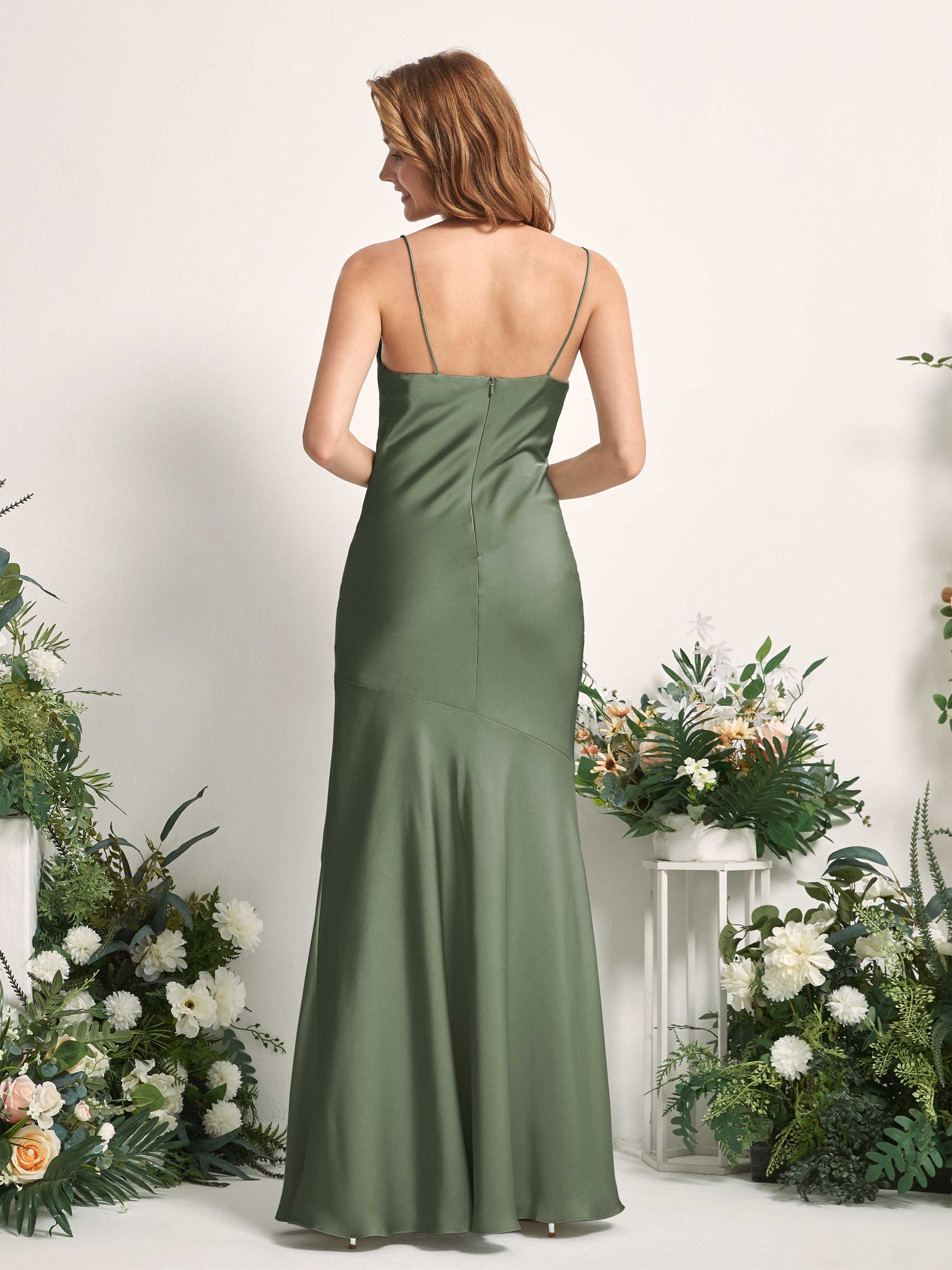 Carlyna Corte trompeta/sirena escote drapeado hasta el suelo hendidura de pierna satén vestidos de dama de honor Verde Oliva #color_verde-oliva