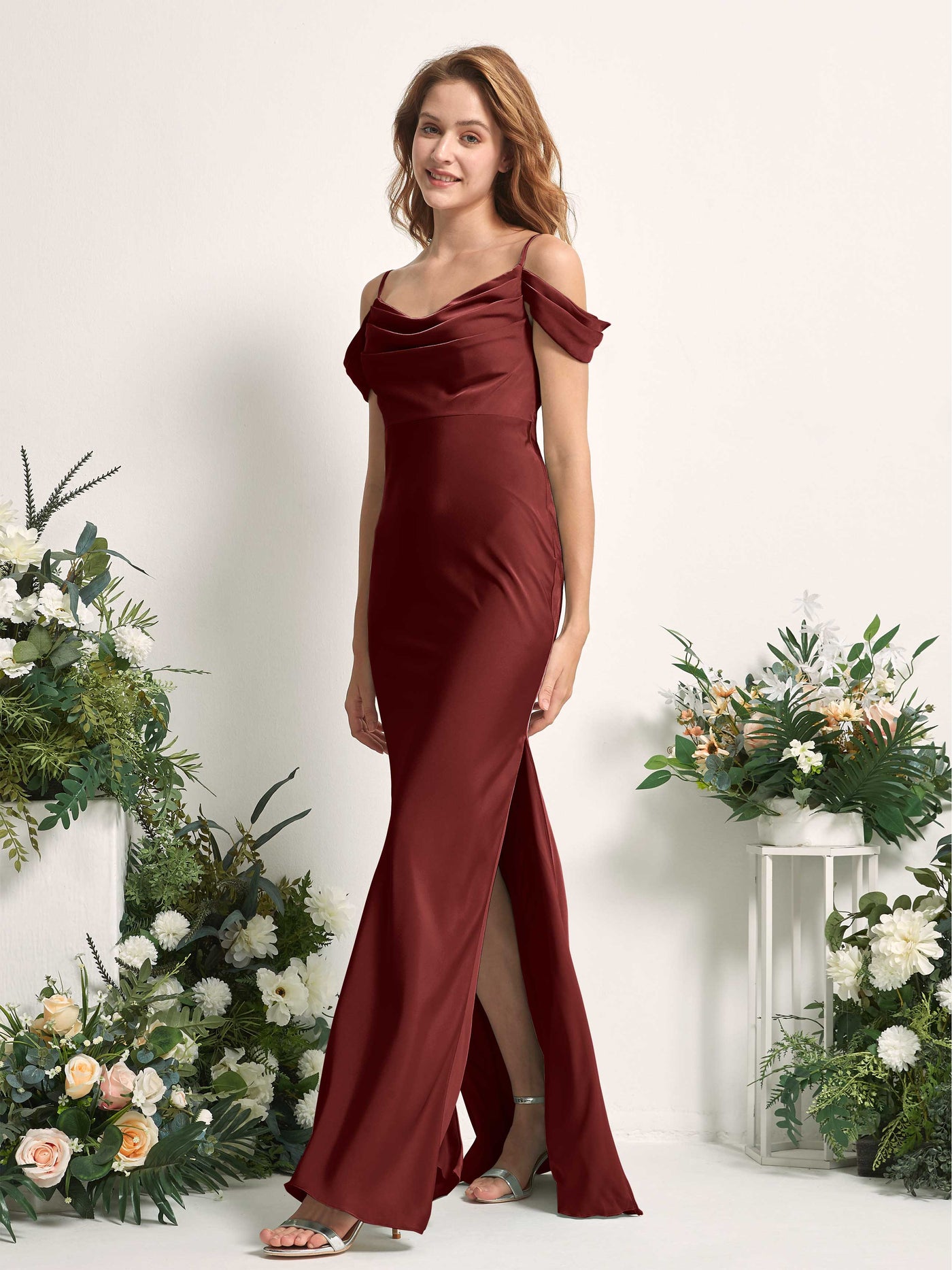 Carlyna Corte trompeta/sirena Hombros caídos Hasta el suelo Vestidos de dama de honor Borgoña #color_borgo-a