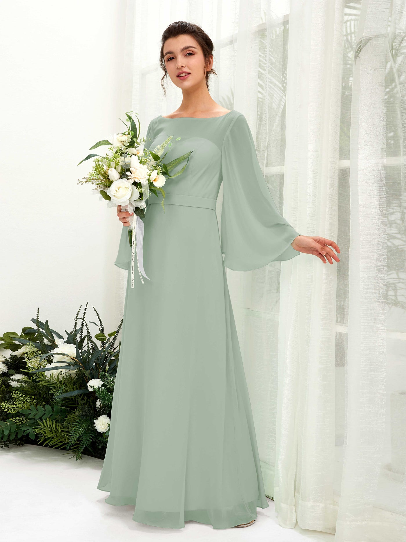 Carlyna Escote bandeja Hasta el suelo Línea A Manga larga Vestidos de dama de honor Verde Salvia #color_verde-salvia