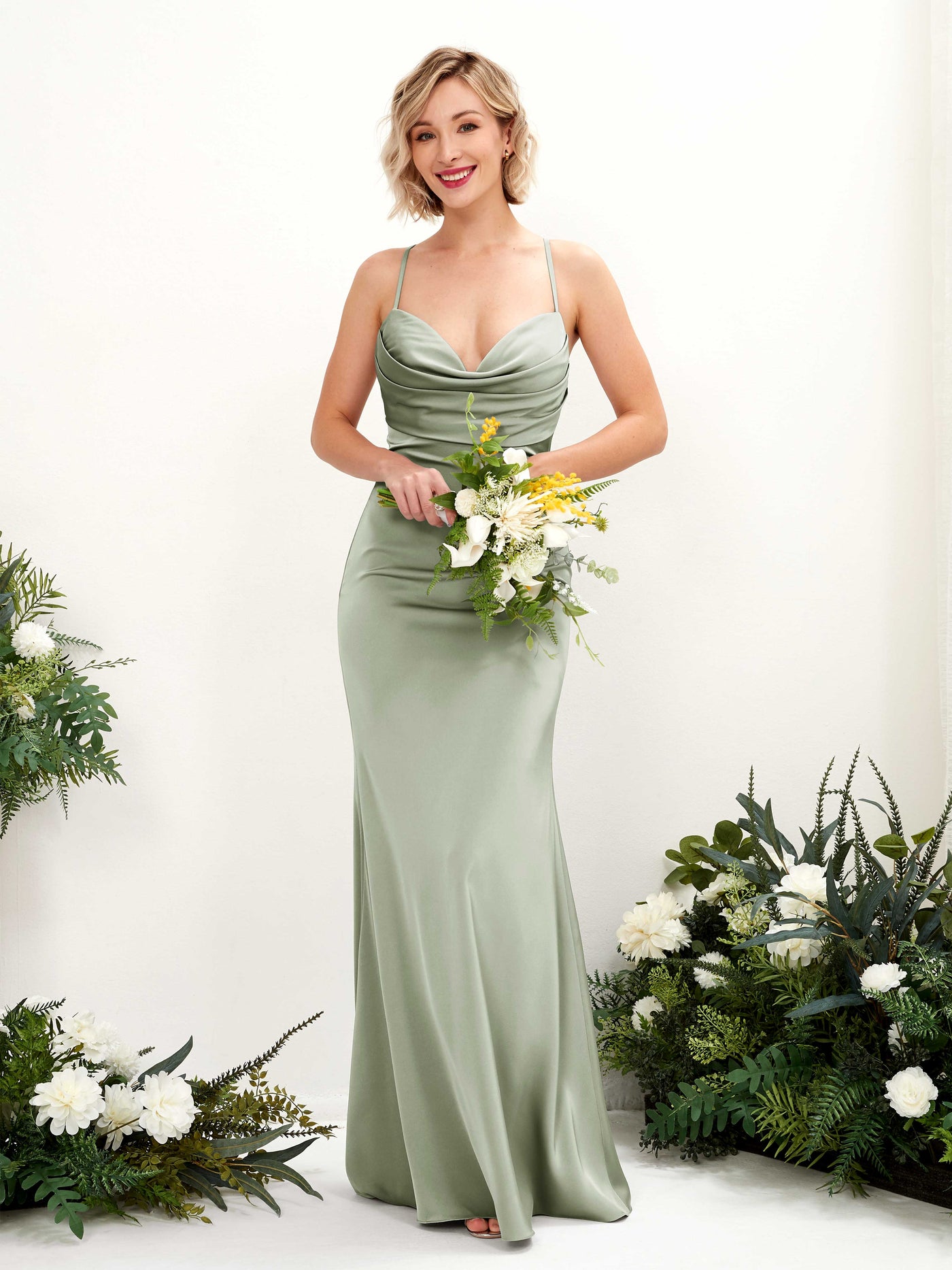 Carlyna Escote drapeado Hasta el suelo Satén Vestido de dama de honor Verde Salvia #color_verde-salvia