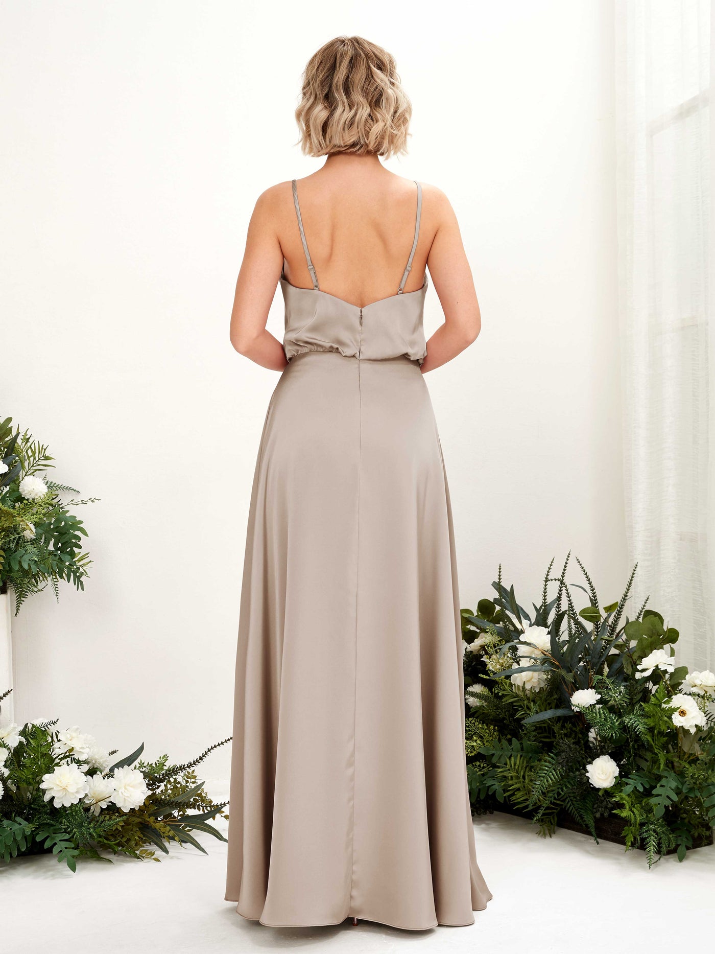 Carlyna Línea A Escote en V Hasta el suelo Vestidos de dama de honor Taupe #color_taupe