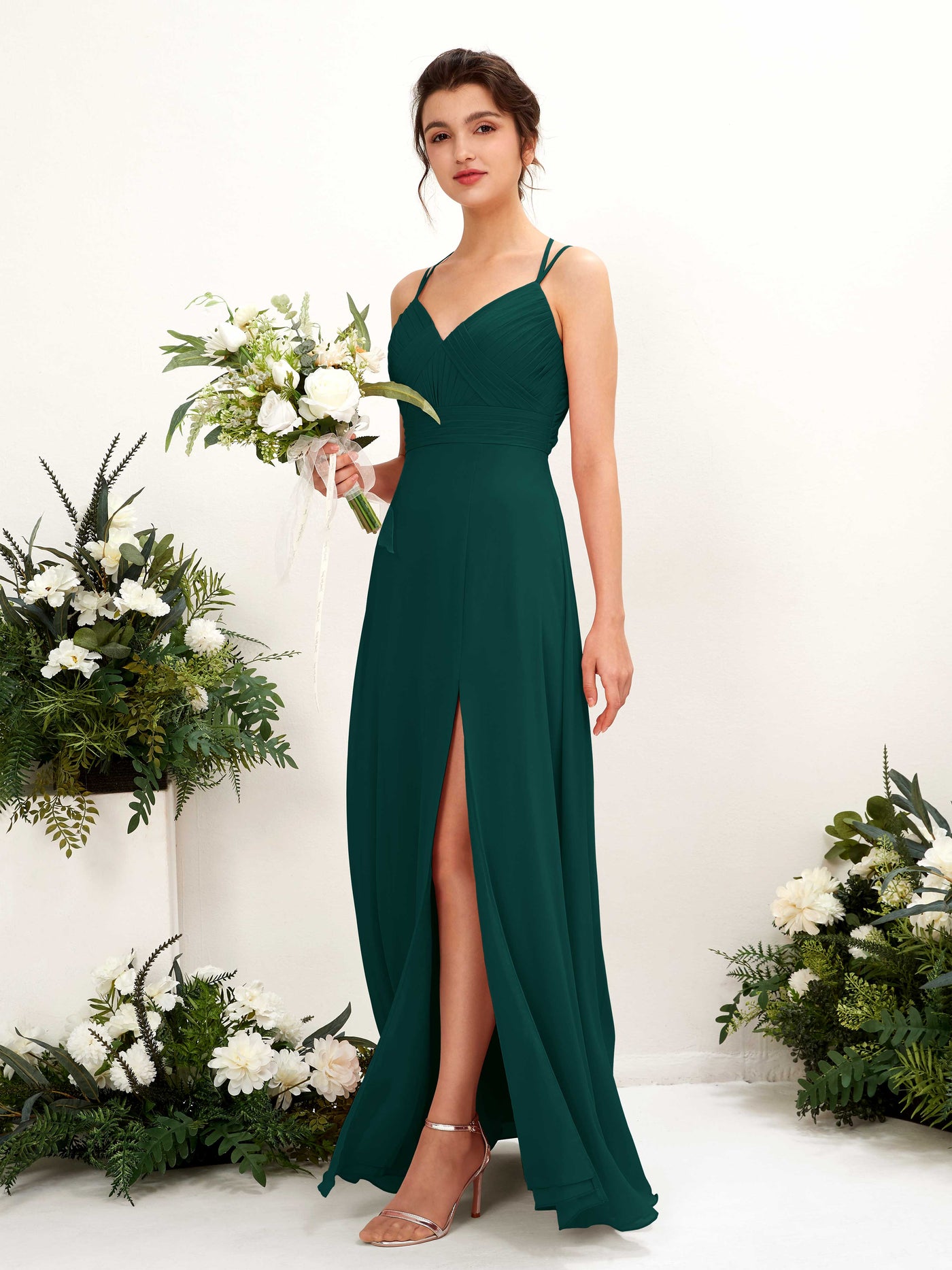 Carlyna Línea A Hasta el suelo Escote en V Cuello halter Vestidos de dama de honor Esmeralda Oscuro #color_esmeralda-oscuro