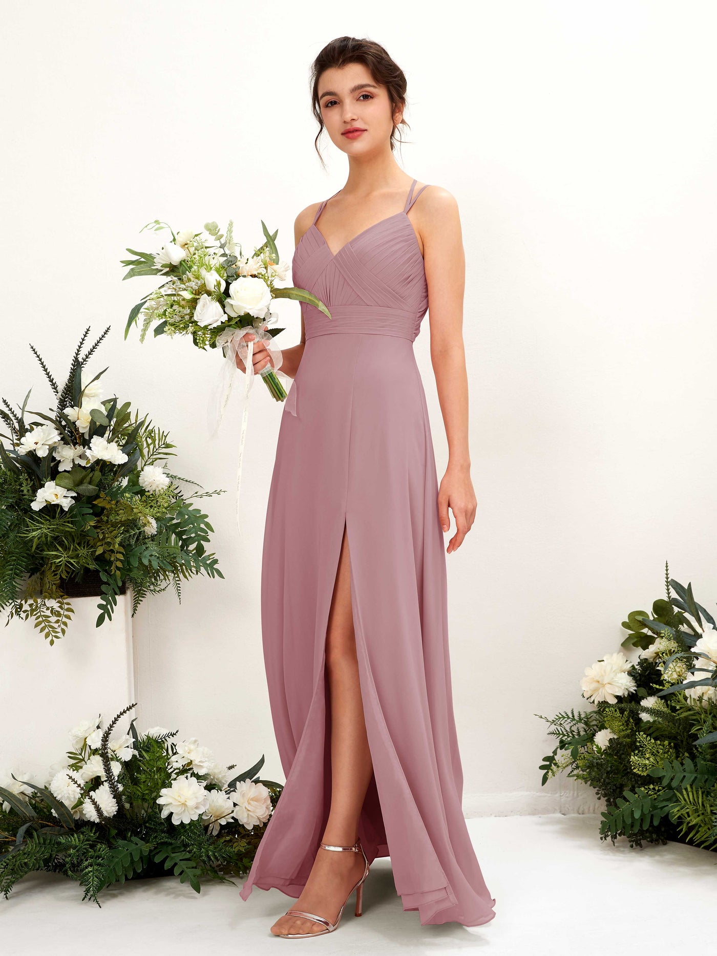 Carlyna Línea A Hasta el suelo Escote en V Cuello halter Vestidos de dama de honor Malva Clásico #color_malva-cl-sico