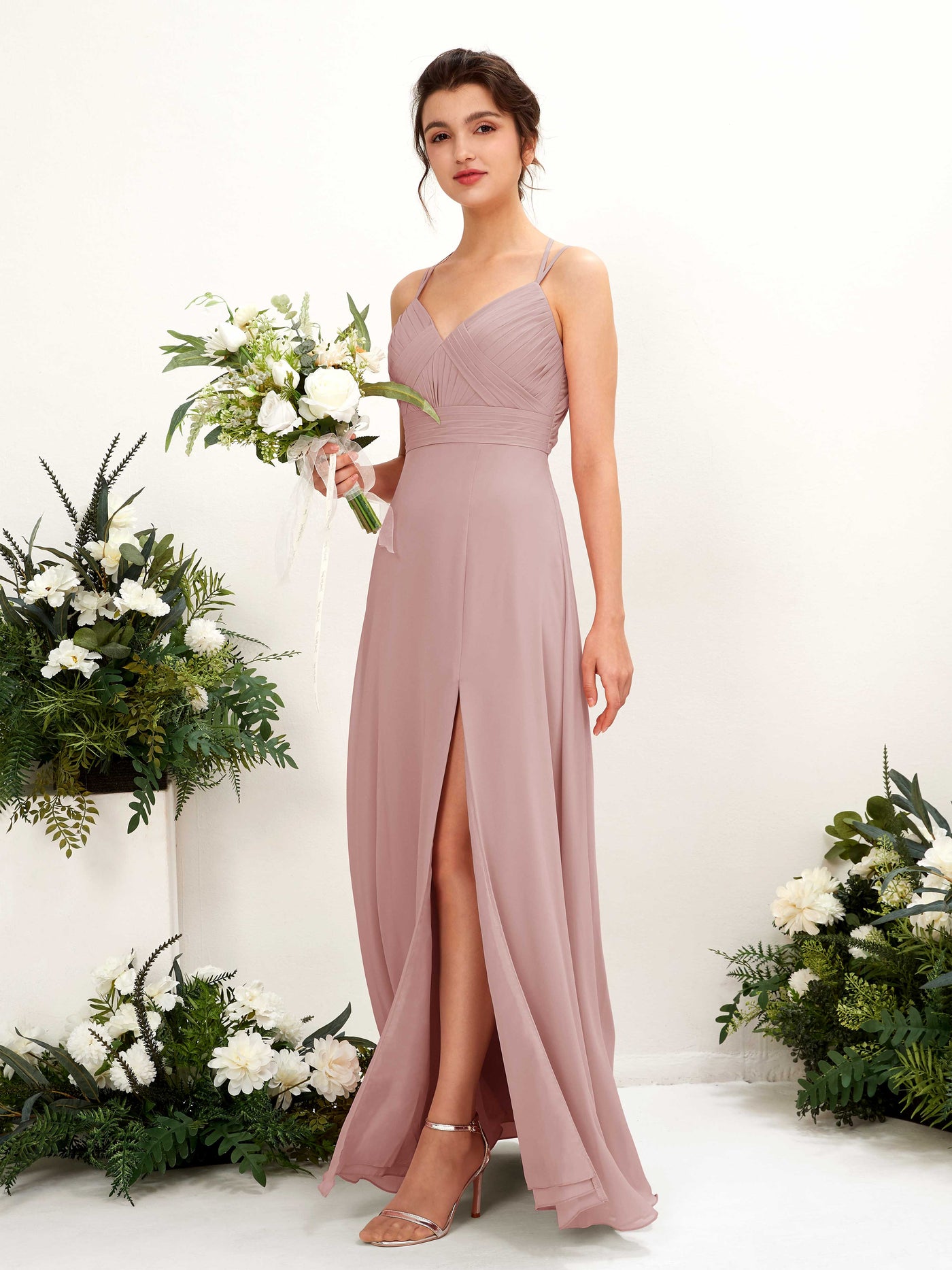 Carlyna Línea A Hasta el suelo Escote en V Cuello halter Vestidos de dama de honor Rosa Polvorienta #color_rosa-polvorienta