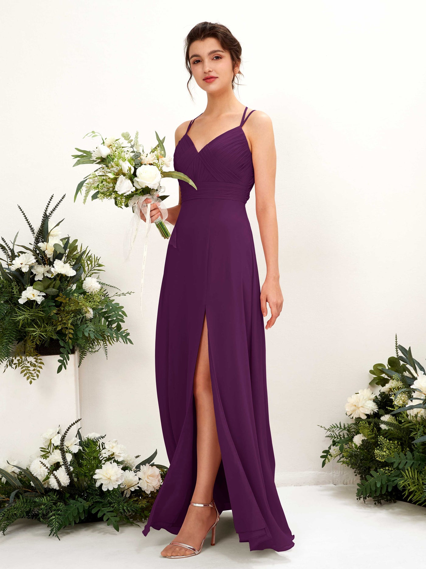Carlyna Línea A Hasta el suelo Escote en V Cuello halter Vestidos de dama de honor Uva #color_uva