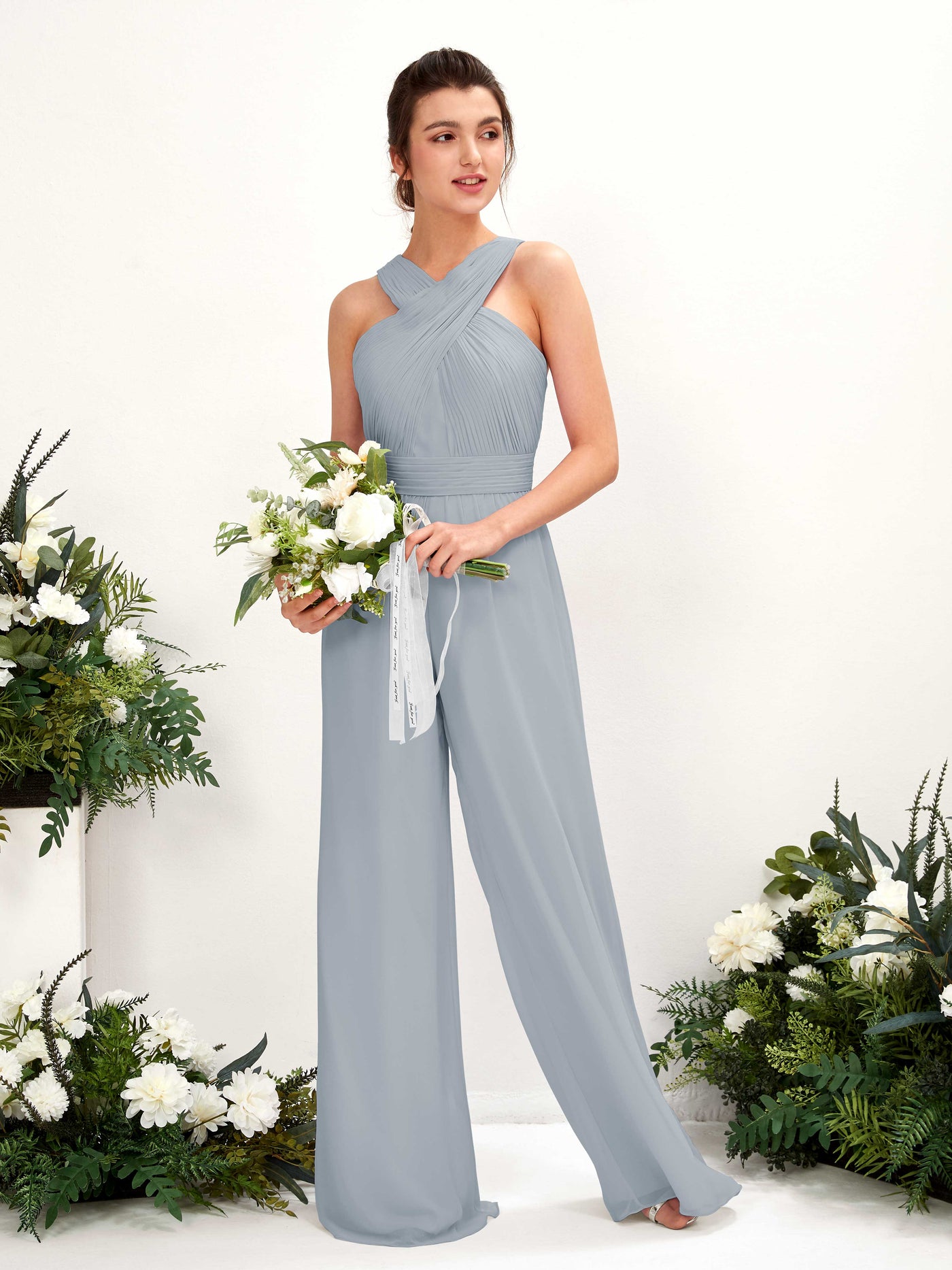 Carlyna Mono Escote cruzado Hasta el suelo Gasa fruncido Vestidos de dama de honor Azul Empolvado Mejorado #color_azul-empolvado-mejorado