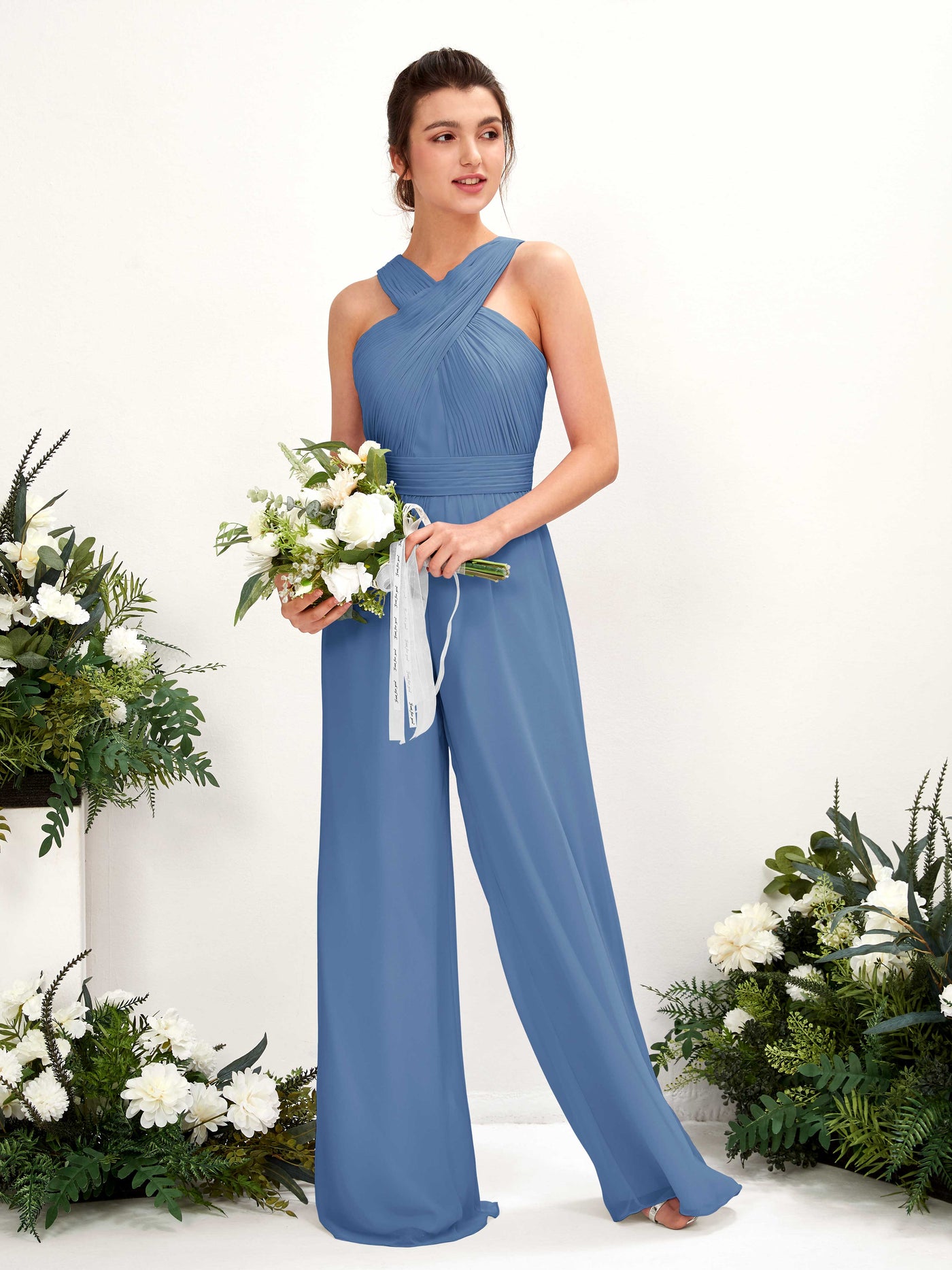 Carlyna Mono Escote cruzado Hasta el suelo Gasa fruncido Vestidos de dama de honor Azul polvoriento #color_azul-polvoriento
