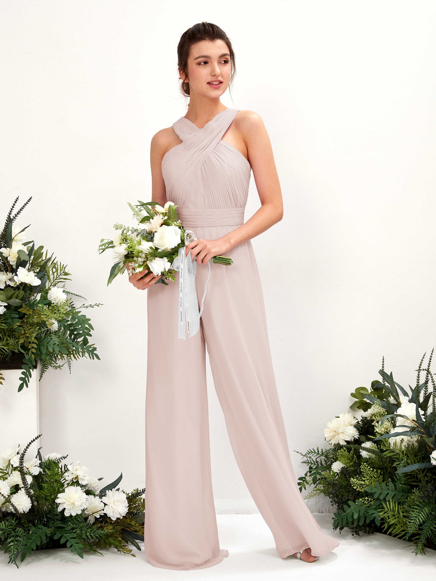 Carlyna Mono Escote cruzado Hasta el suelo Gasa fruncido Vestidos de dama de honor Biscotti #color_biscotti