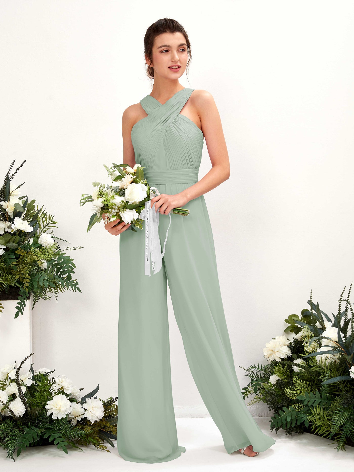 Carlyna Mono Escote cruzado Hasta el suelo Gasa fruncido Vestidos de dama de honor Verde Salvia #color_verde-salvia
