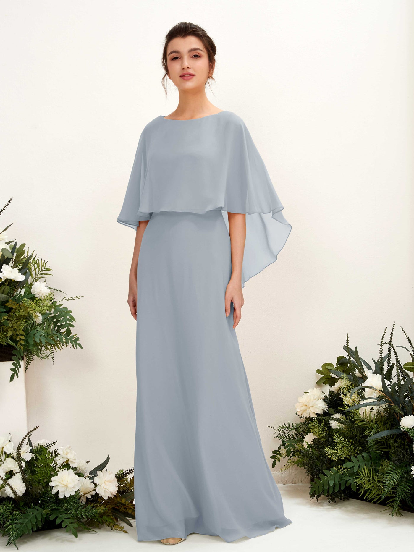 Carlyna Tubo Corte Escote bandeja Capa Vestidos de dama de honor Azul Empolvado Mejorado #color_azul-empolvado-mejorado