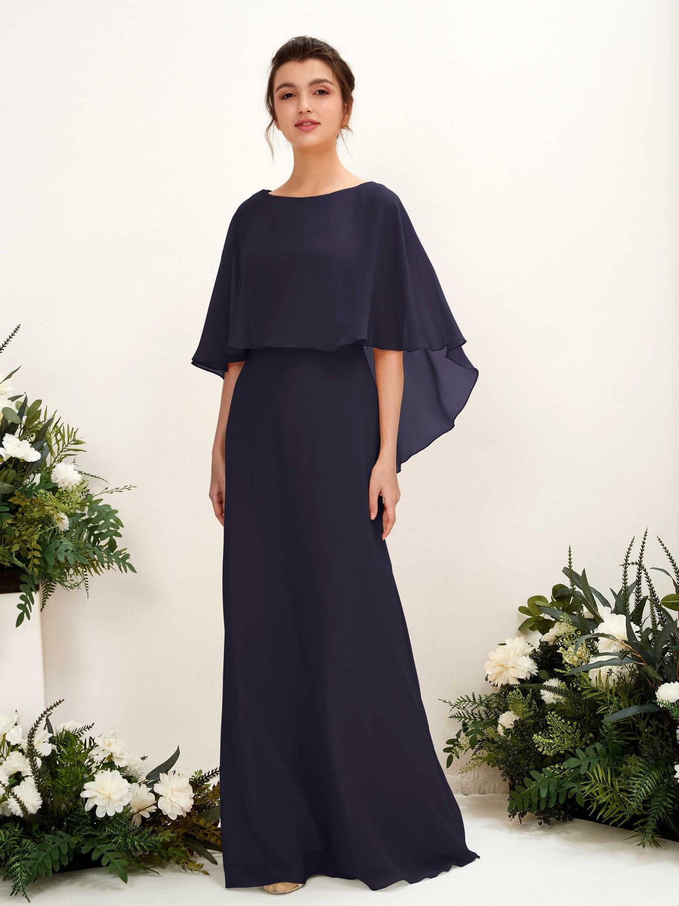 Carlyna Tubo Corte Escote bandeja Capa Vestidos de dama de honor Azul Marino Oscuro #color_azul-marino-oscuro