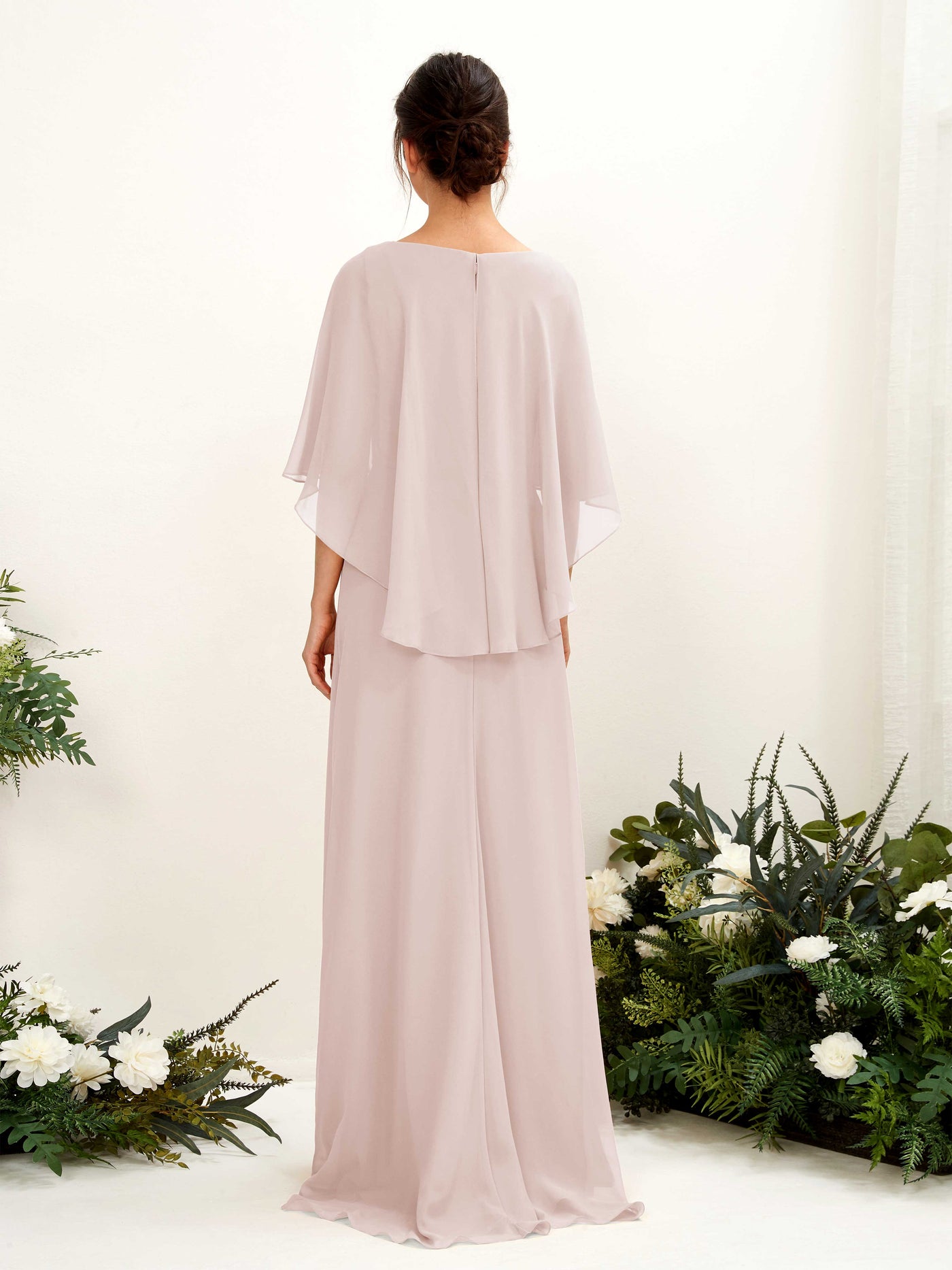 Carlyna Tubo Corte Escote bandeja Capa Vestidos de dama de honor Biscotti #color_biscotti