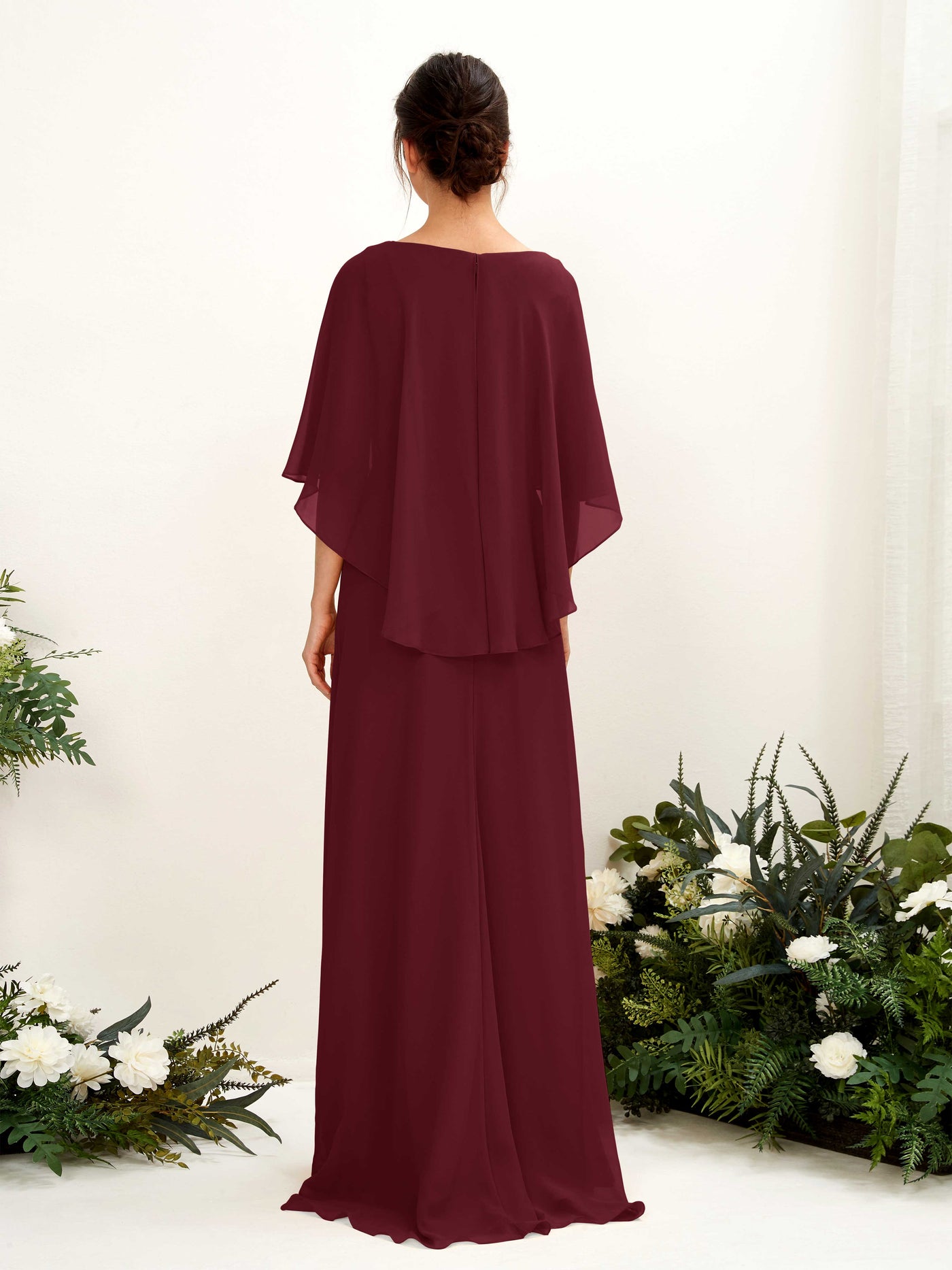 Carlyna Tubo Corte Escote bandeja Capa Vestidos de dama de honor Borgoña #color_borgo-a