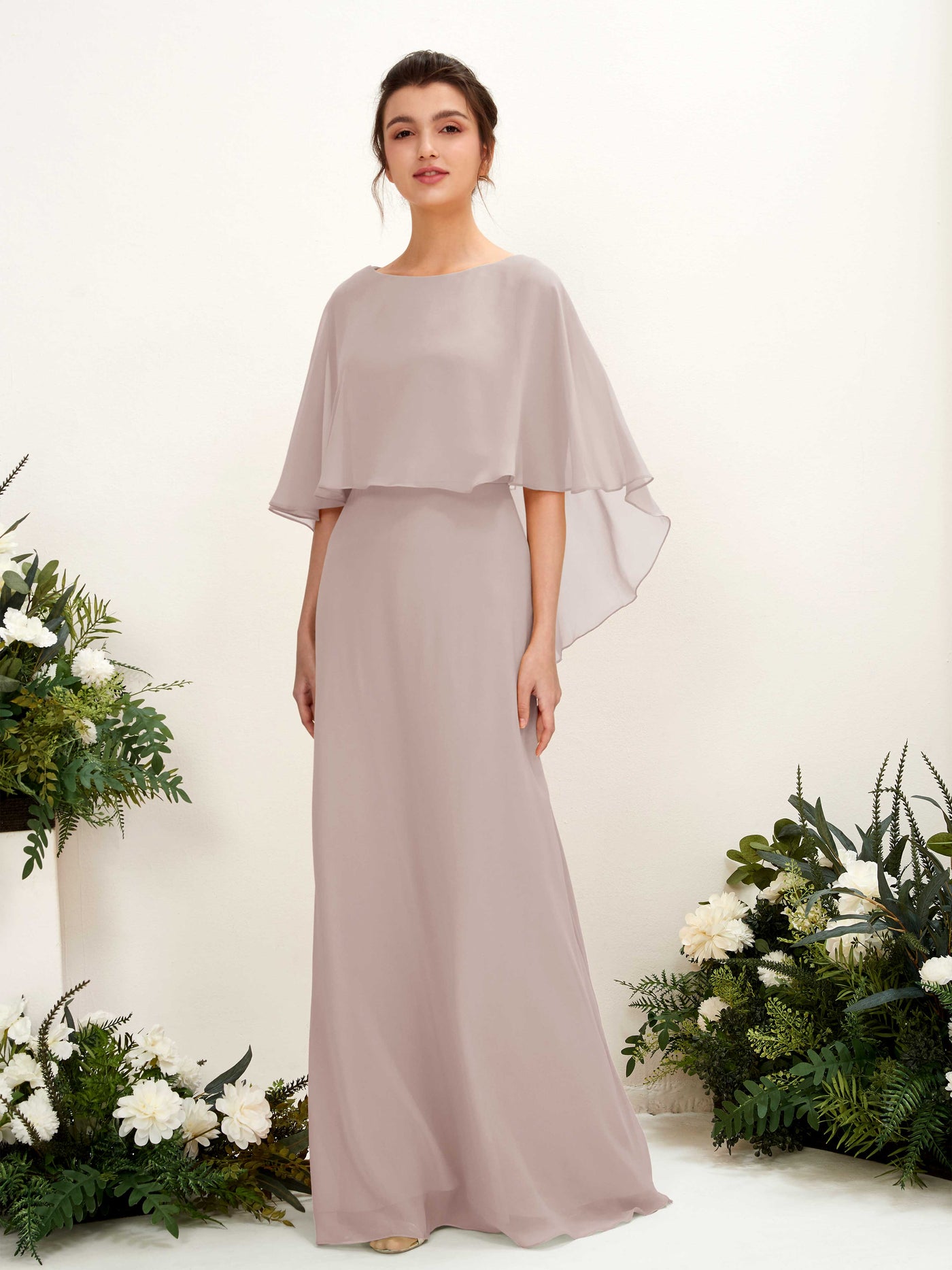 Carlyna Tubo Corte Escote bandeja Capa Vestidos de dama de honor Gris Pardo #color_gris-pardo