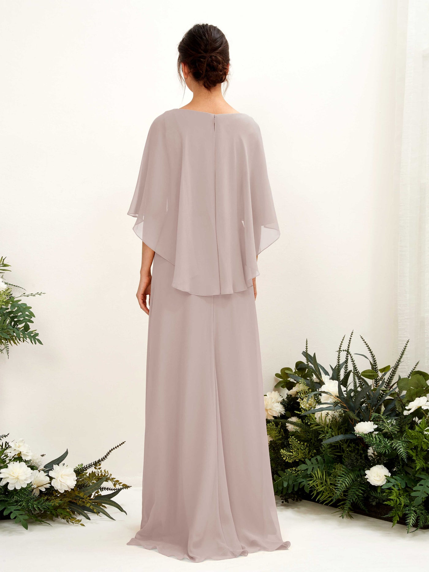Carlyna Tubo Corte Escote bandeja Capa Vestidos de dama de honor Gris Pardo #color_gris-pardo