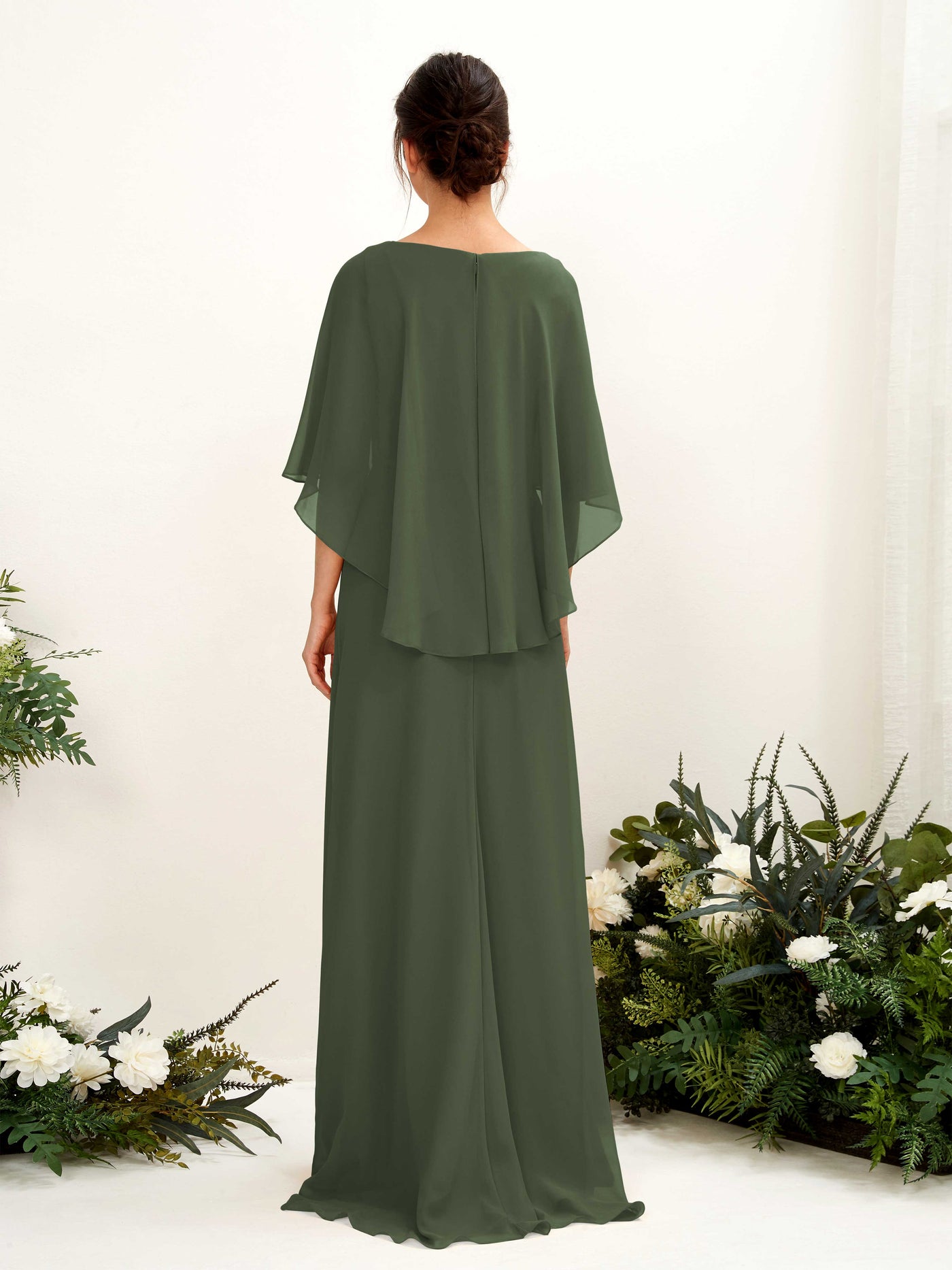Carlyna Tubo Corte Escote bandeja Capa Vestidos de dama de honor Oliva Martini #color_oliva-martini
