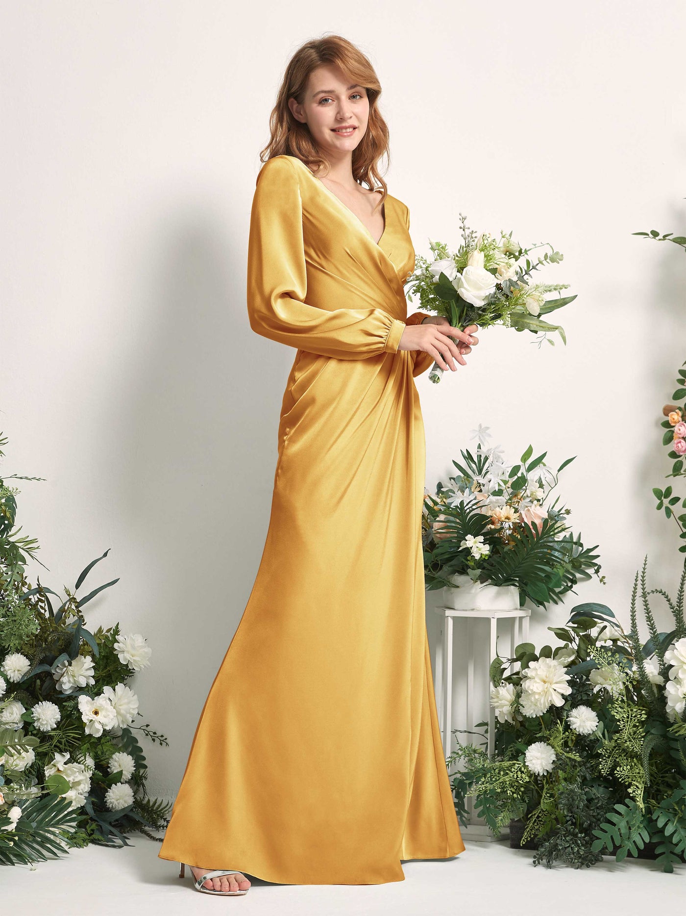 Carlyna Tubo Corte trompeta sirena Escote en V Manga Larga Vestidos de dama de honor Amarillo Canario #color_amarillo-canario