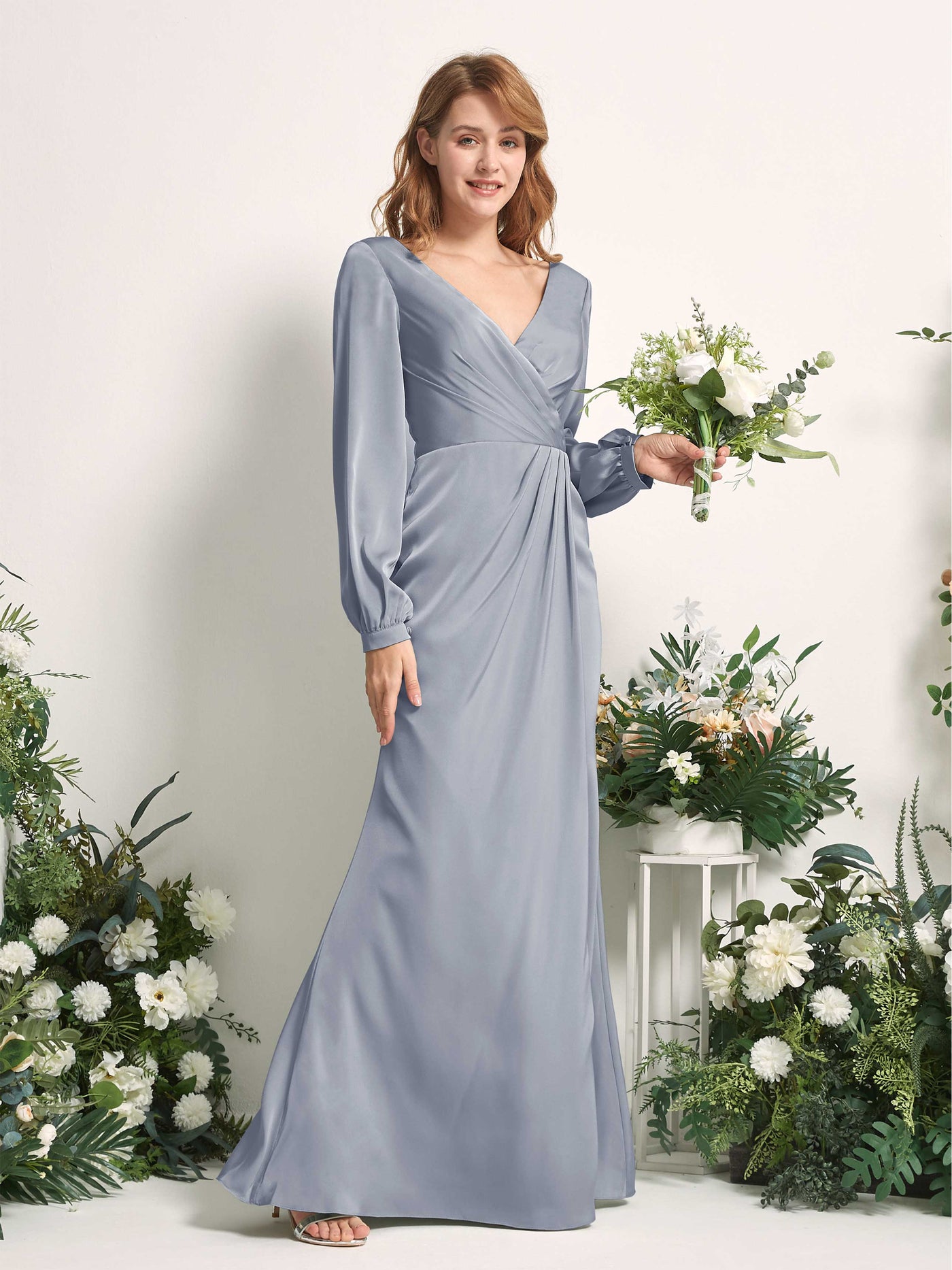 Carlyna Tubo Corte trompeta sirena Escote en V Manga Larga Vestidos de dama de honor Azul Polvoriento #color_azul-polvoriento