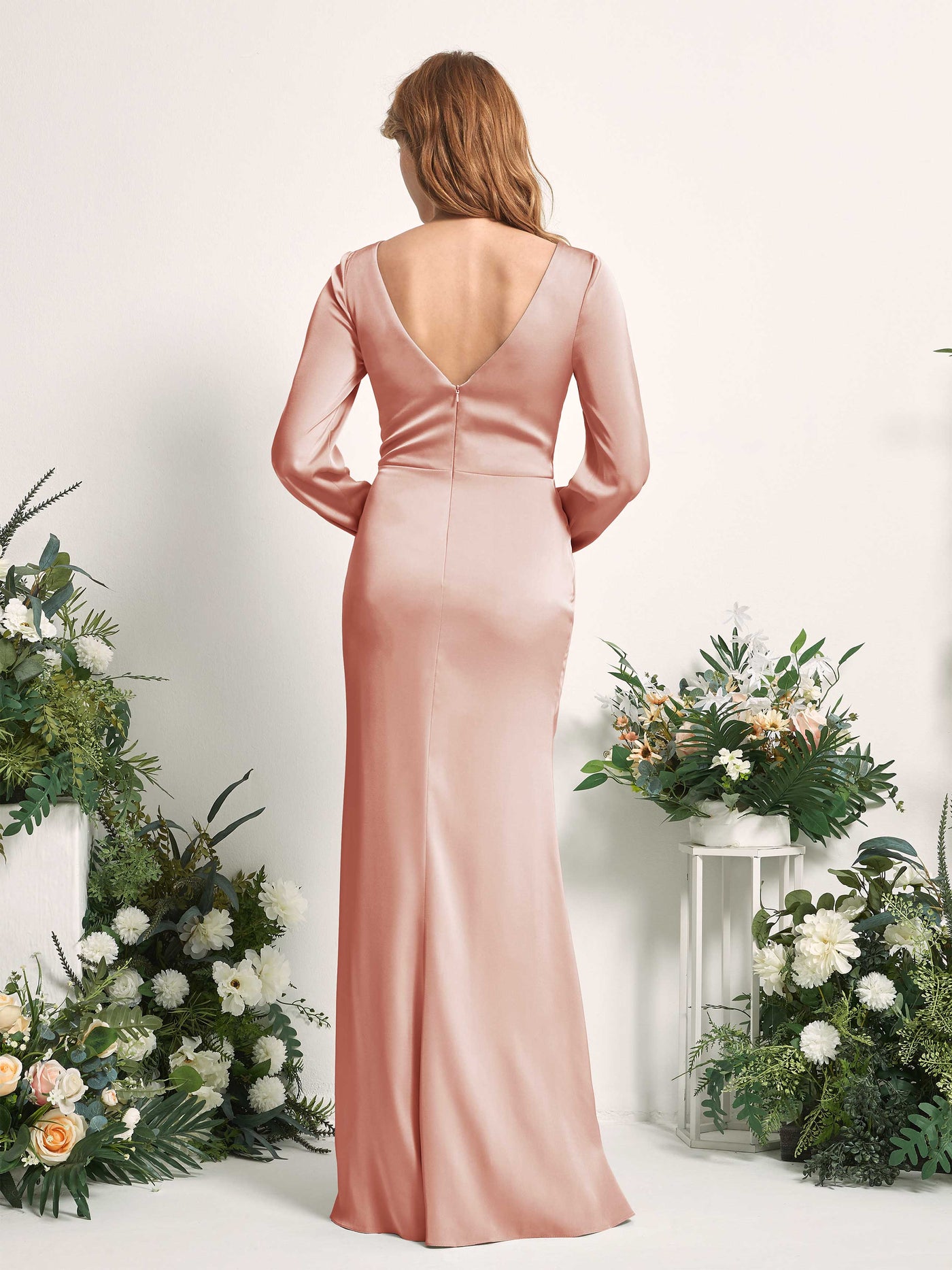 Carlyna Tubo Corte trompeta sirena Escote en V Manga Larga Vestidos de dama de honor Cantalupo #color_cantalupo