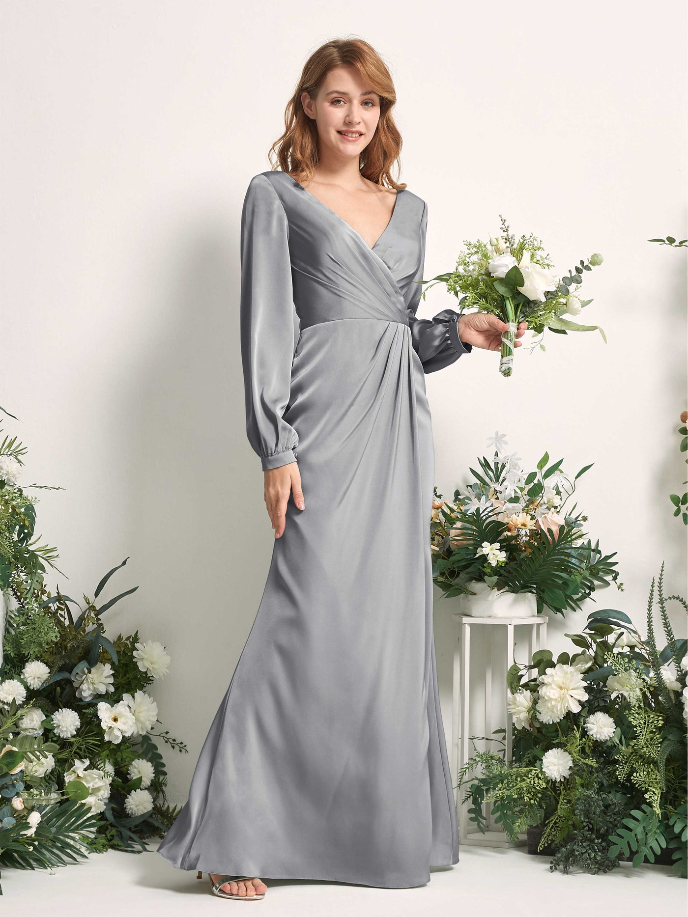 Carlyna Tubo Corte trompeta sirena Escote en V Manga Larga Vestidos de dama de honor Gris Acero #color_gris-acero