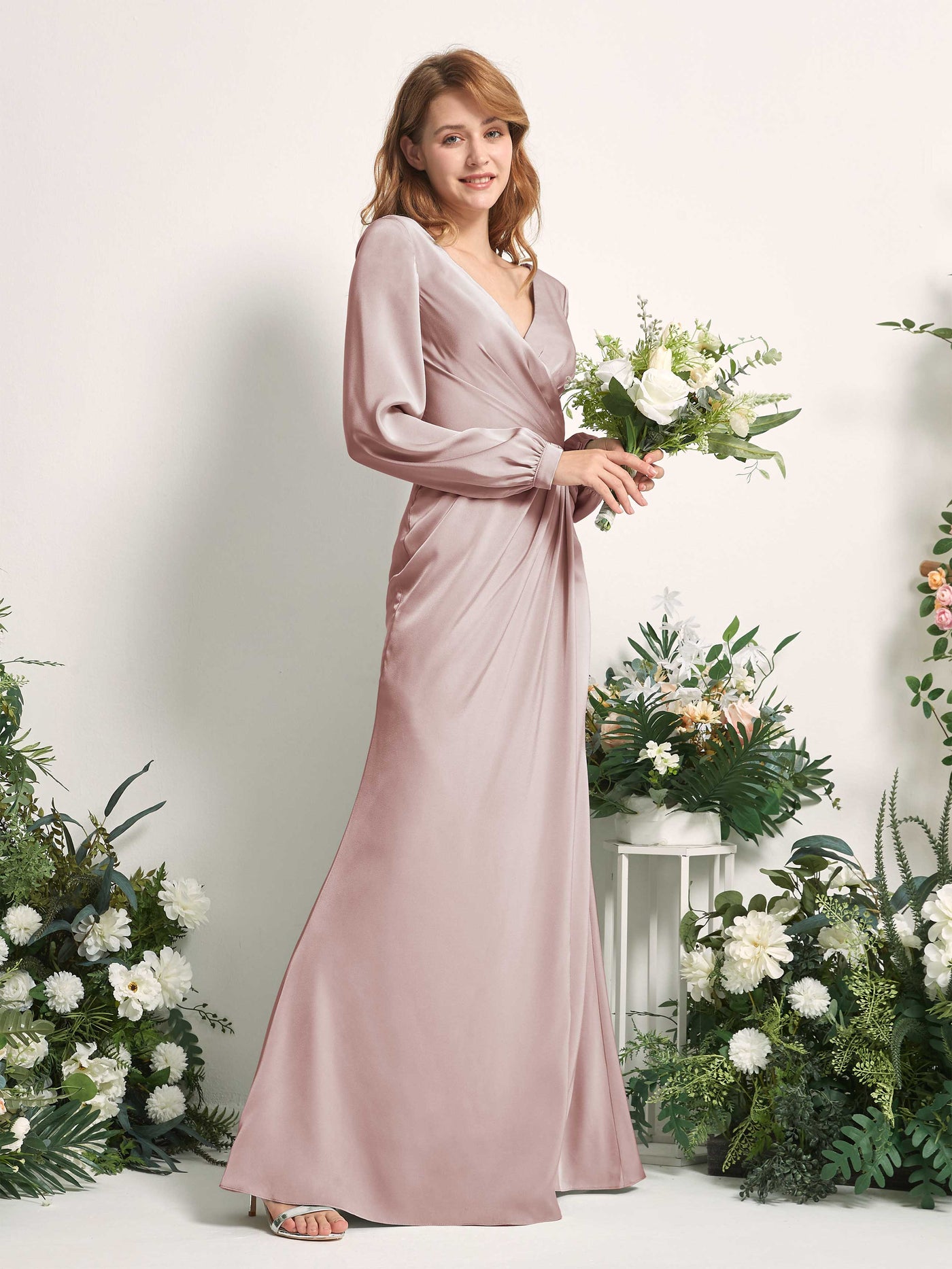 Carlyna Tubo Corte trompeta sirena Escote en V Manga Larga Vestidos de dama de honor Rosa Polvorienta #color_rosa-polvorienta