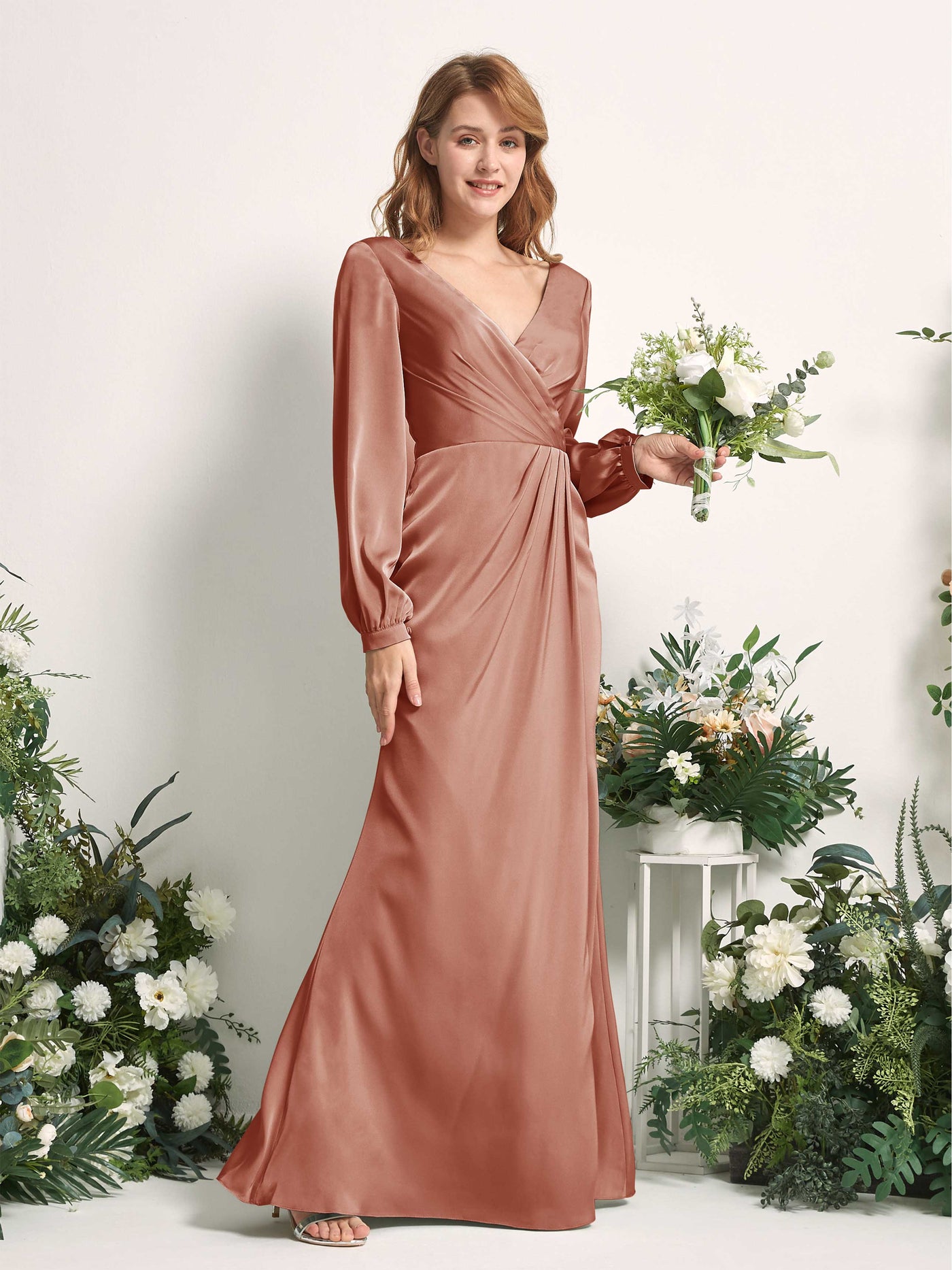 Carlyna Tubo Corte trompeta sirena Escote en V Manga Larga Vestidos de dama de honor Siena Natural #color_siena-natural
