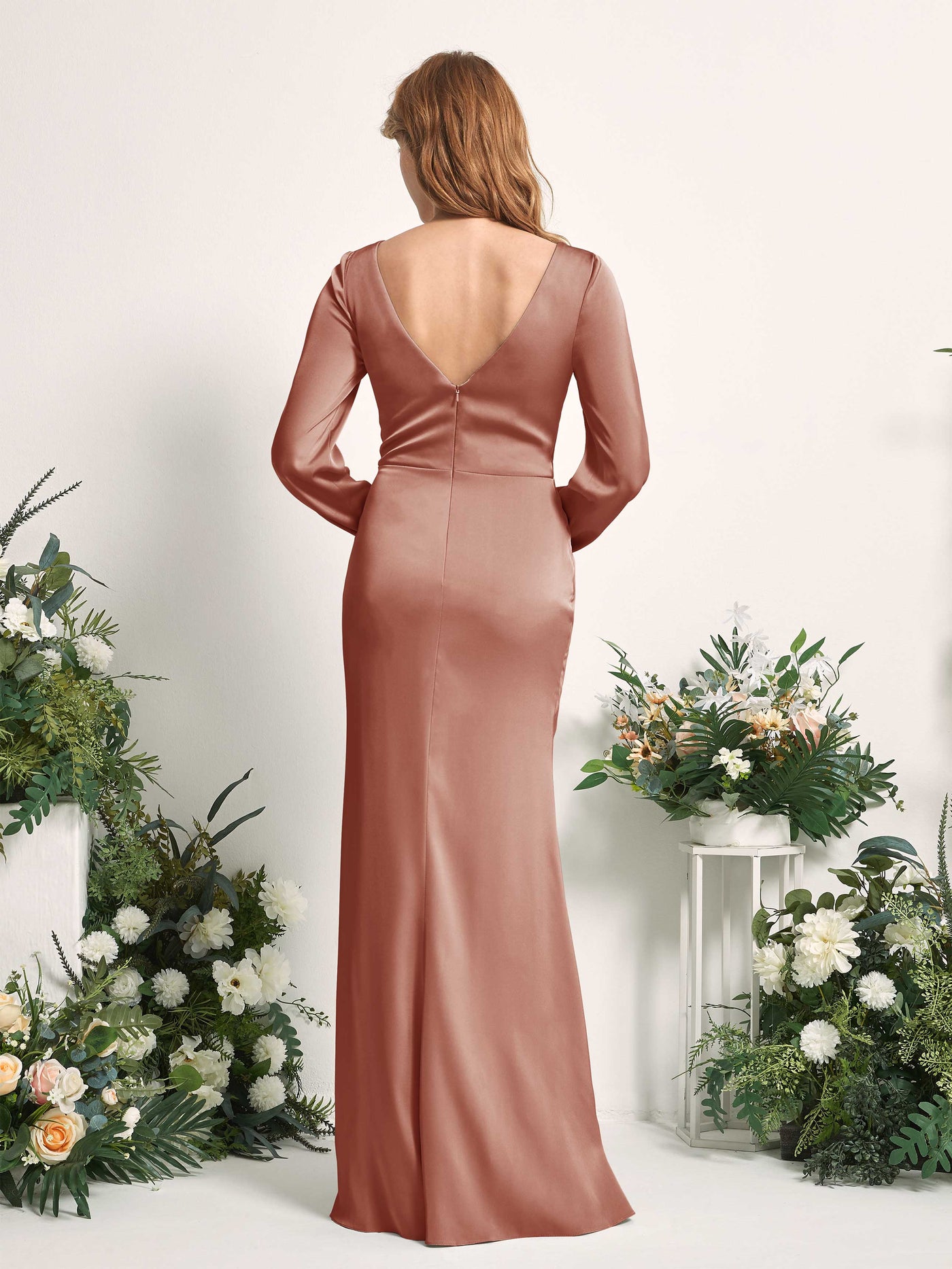 Carlyna Tubo Corte trompeta sirena Escote en V Manga Larga Vestidos de dama de honor Siena Natural #color_siena-natural