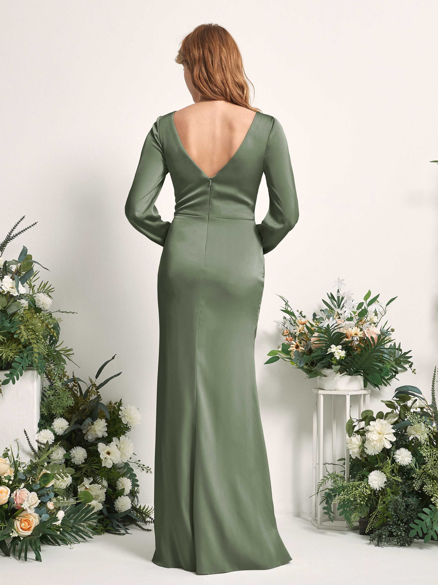 Carlyna Tubo Corte trompeta sirena Escote en V Manga Larga Vestidos de dama de honor Verde Oliva #color_verde-oliva