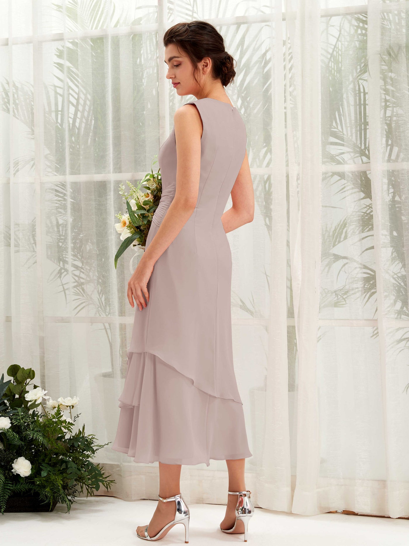 Carlyna Tubo Cuello redondo Hasta la tibia Gasa Vestido de dama de honor Gris Pardo #color_gris-pardo