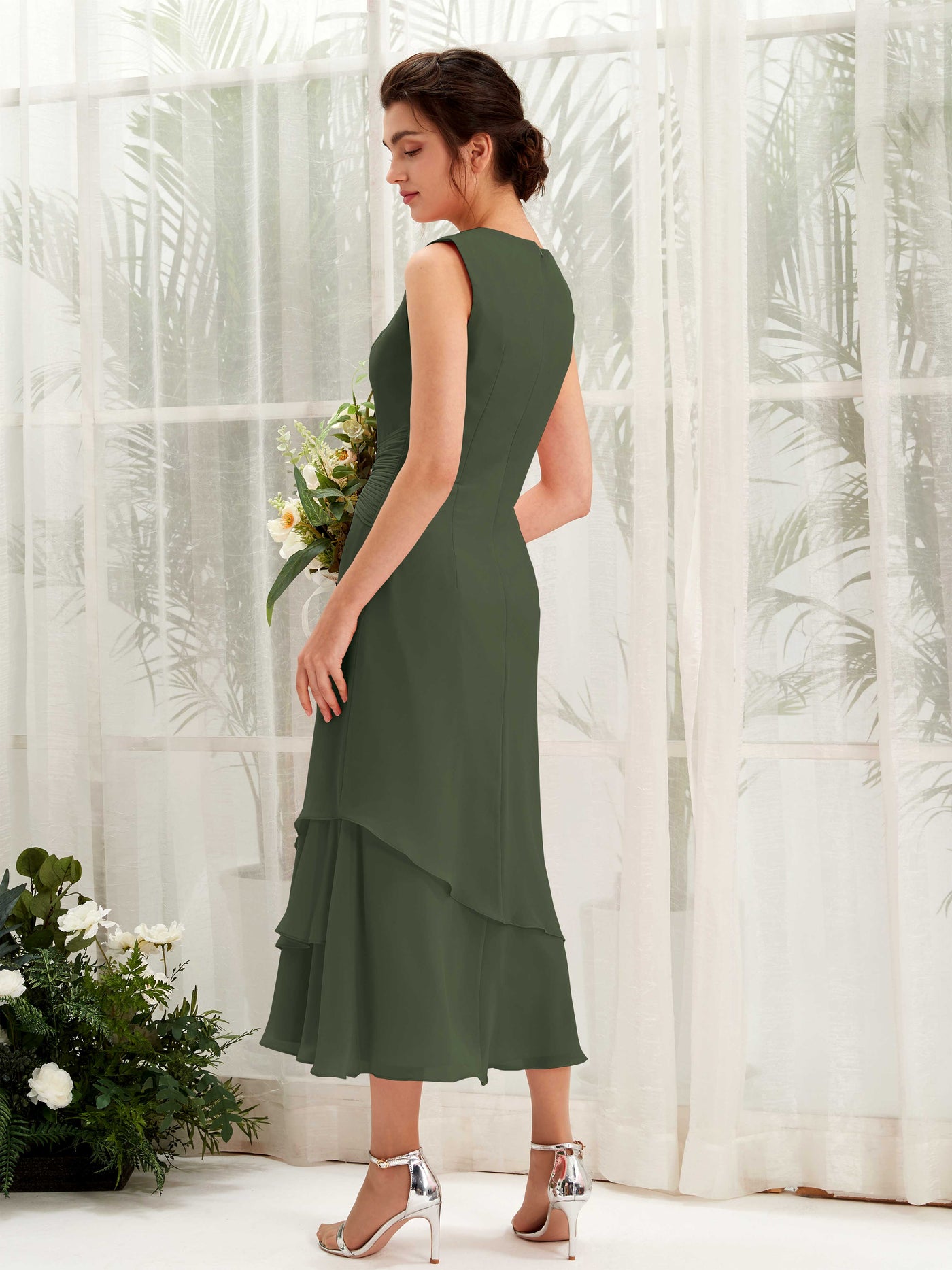 Carlyna Tubo Cuello redondo Hasta la tibia Gasa Vestido de dama de honor Oliva Martini #color_oliva-martini