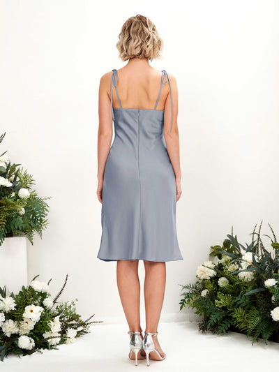 Carlyna Tubo escote drapeado hasta la rodilla vestido de dama de honor Azul Polvoriento #color_azul-polvoriento