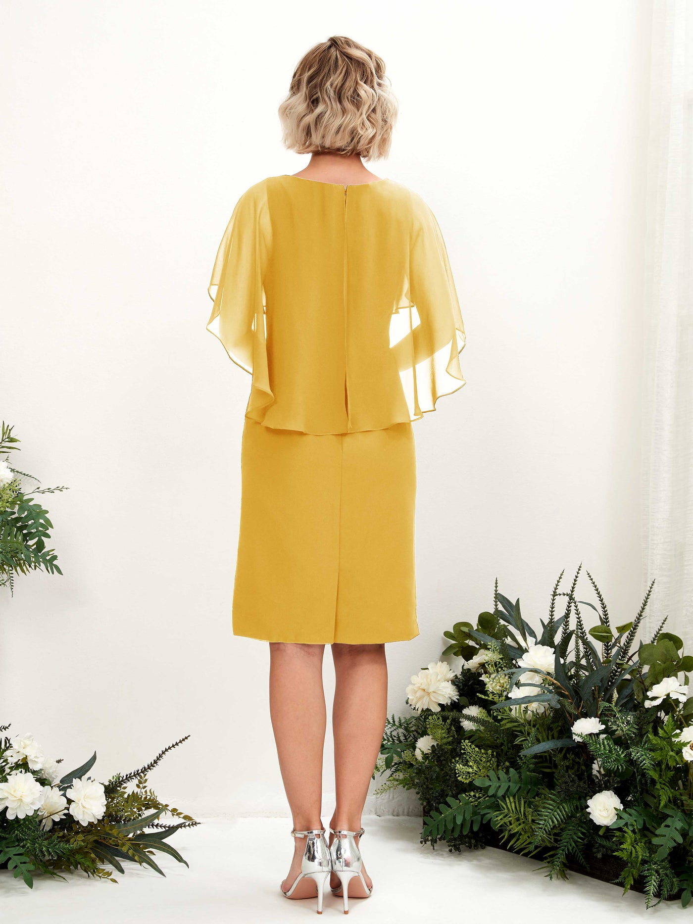 Carlyna Tubo Escote en V Capa Hasta la rodilla Vestido de gasa Amarillo Mostaza #color_amarillo-mostaza