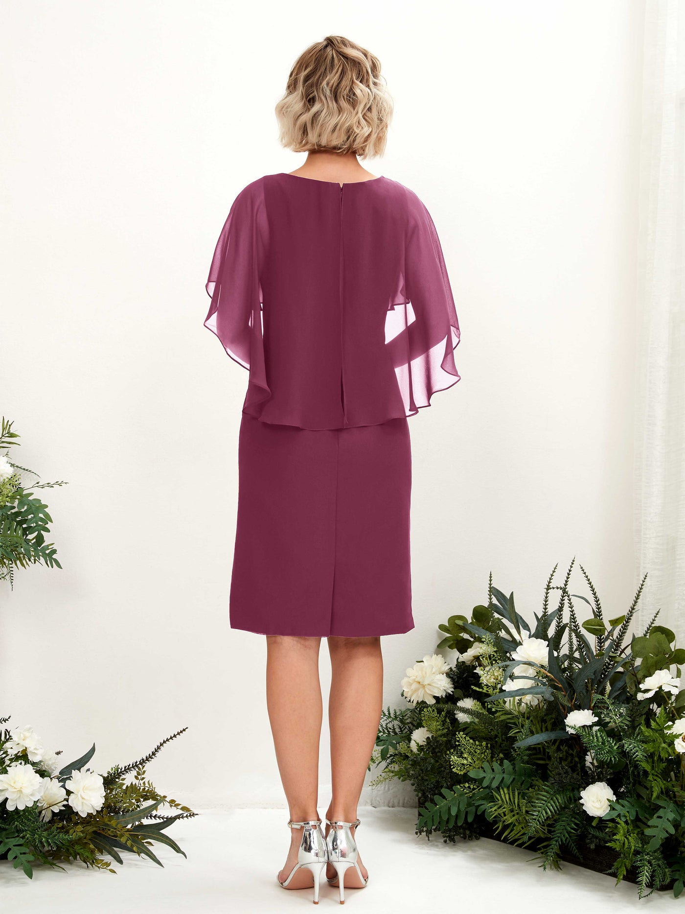 Carlyna Tubo Escote en V Capa Hasta la rodilla Vestido de gasa Chianti #color_chianti