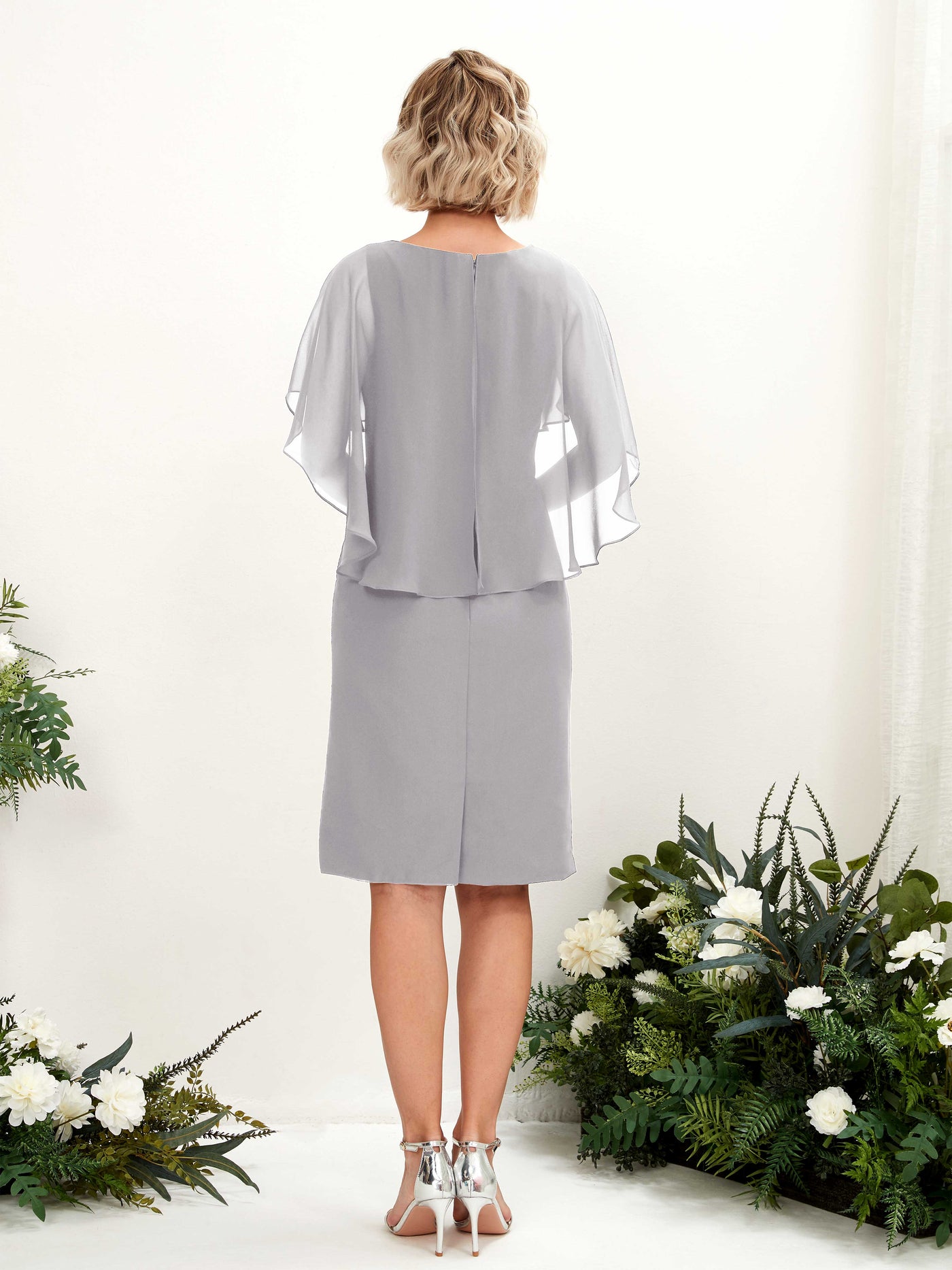 Carlyna Tubo Escote en V Capa Hasta la rodilla Vestido de gasa Gris Paloma #color_gris-paloma