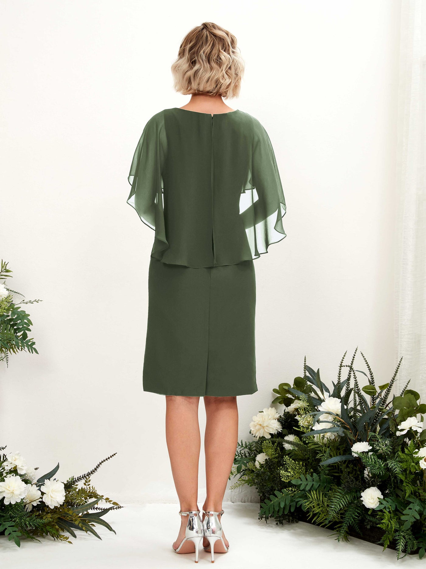 Carlyna Tubo Escote en V Capa Hasta la rodilla Vestido de gasa Oliva Martini #color_oliva-martini
