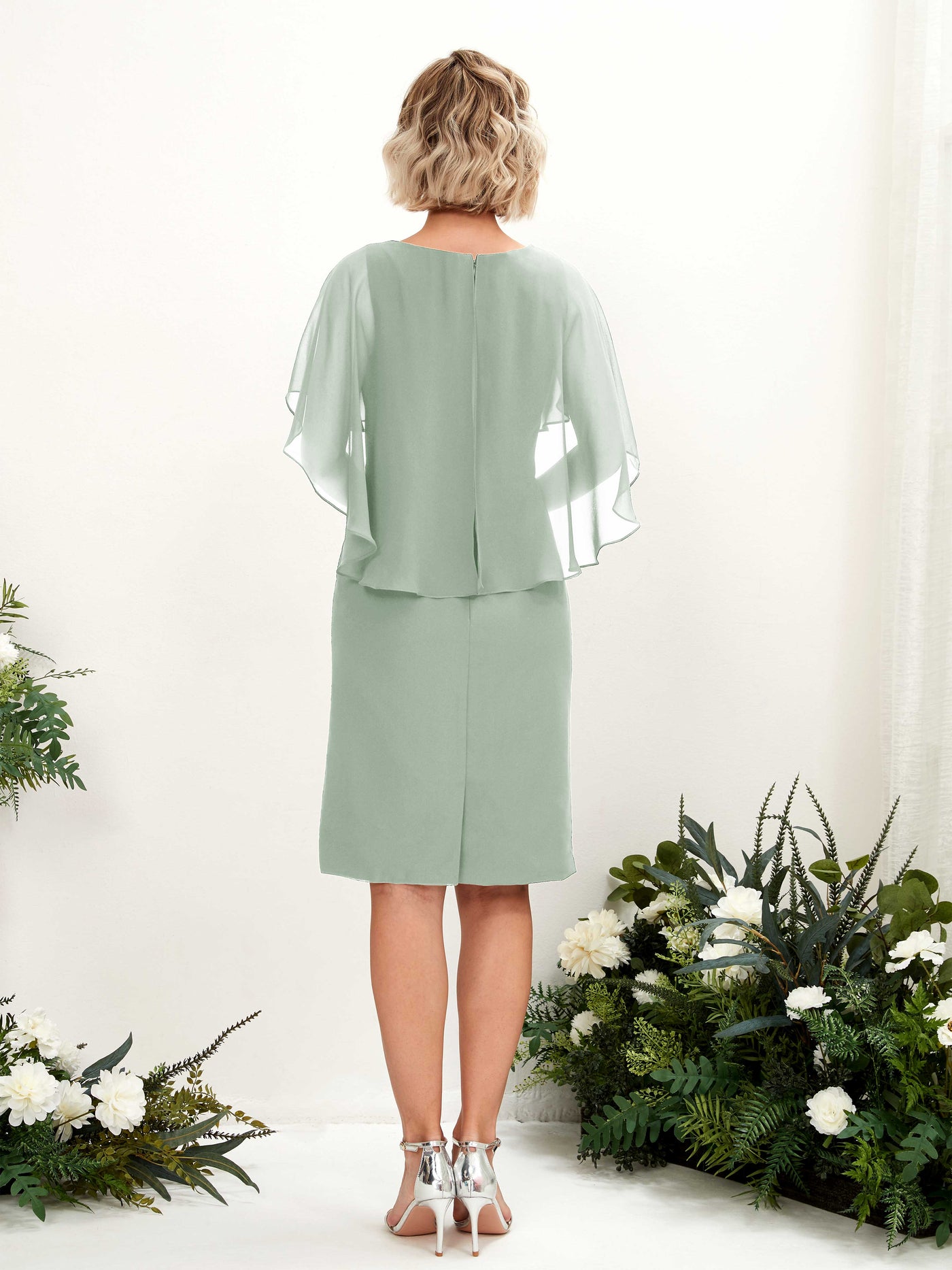 Carlyna Tubo Escote en V Capa Hasta la rodilla Vestido de gasa Verde Salvia #color_verde-salvia