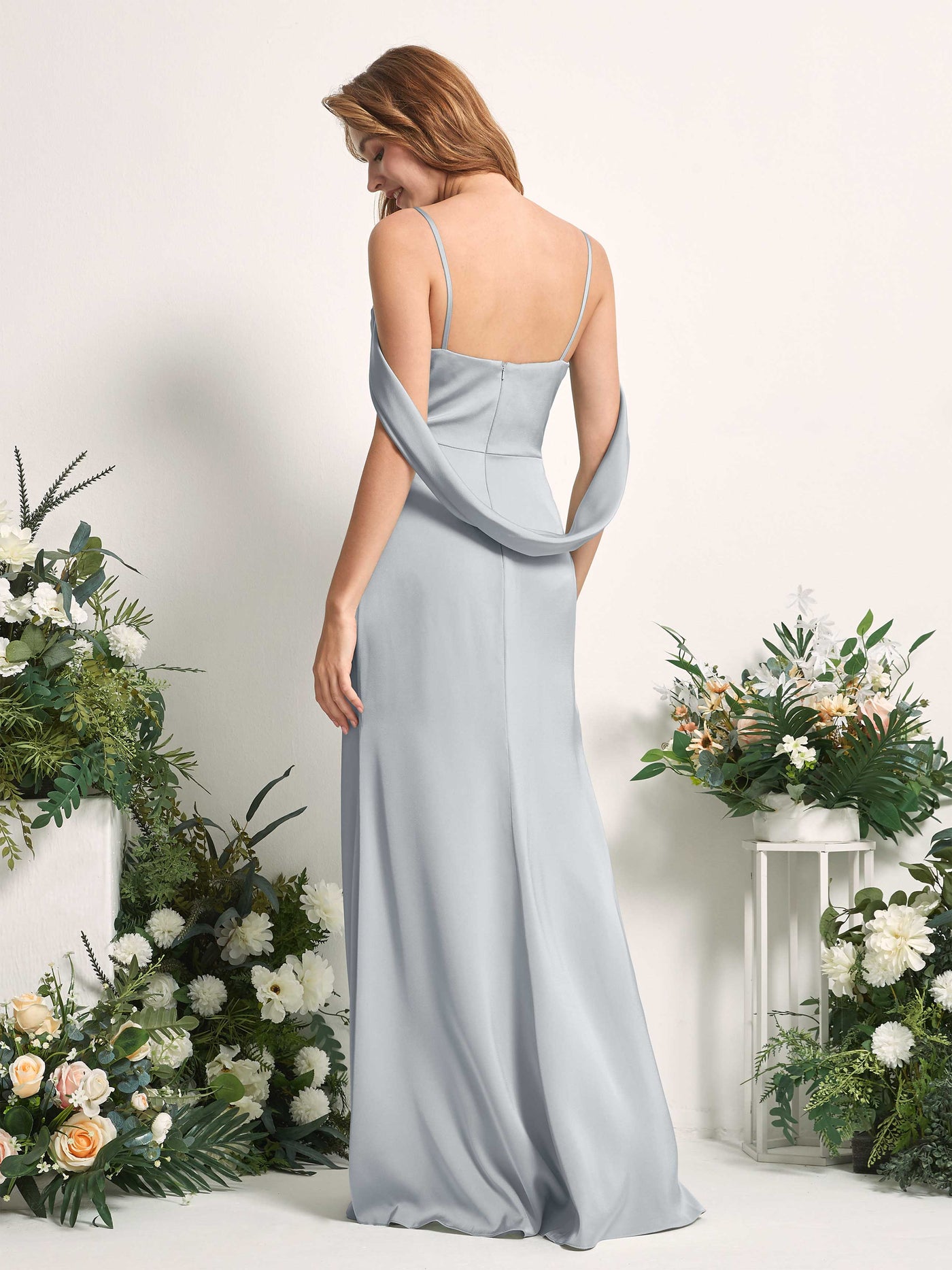 Carlyna Tubo Escote en V Hasta el suelo Vestidos de dama de honor Azul Bebé #color_azul-beb
